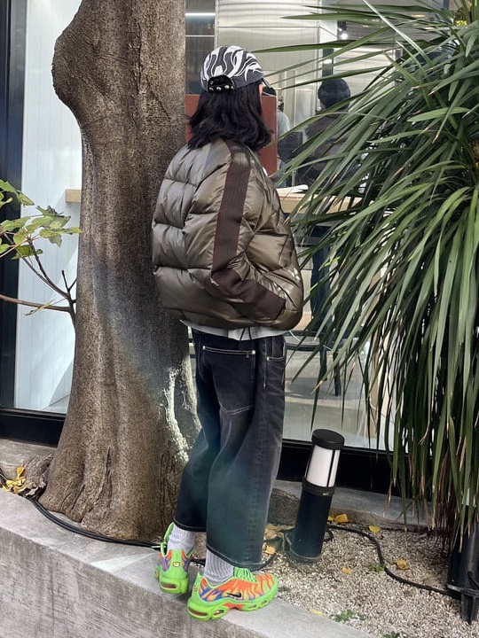 Needles x Beams Down Jacket Olive 착용 스타일 - 2