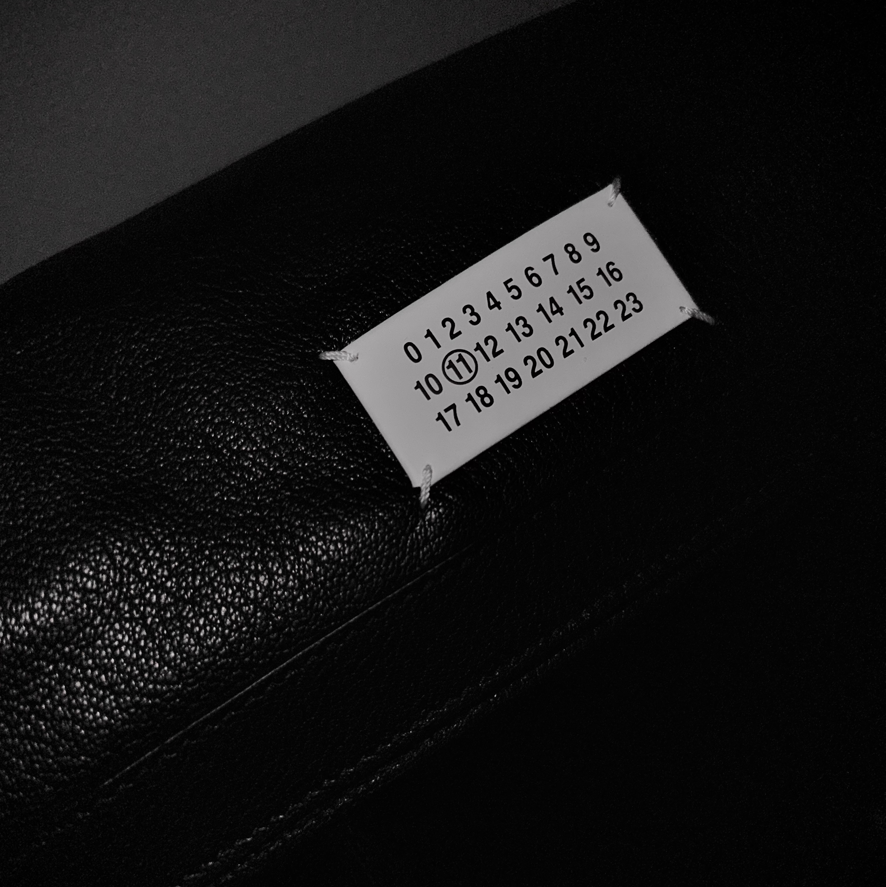 Maison Margiela 5AC Tote Bag Black 착용 스타일