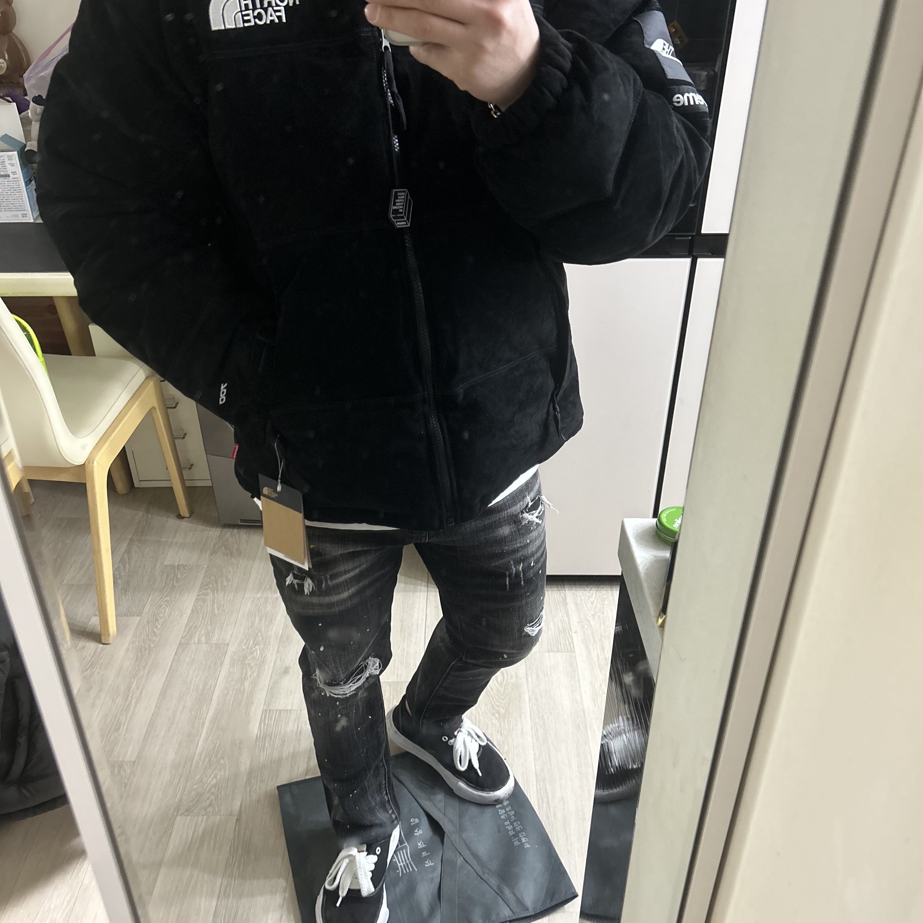Supreme x The North Face Suede Nuptse Jacket Black - 23FW 착용 스타일