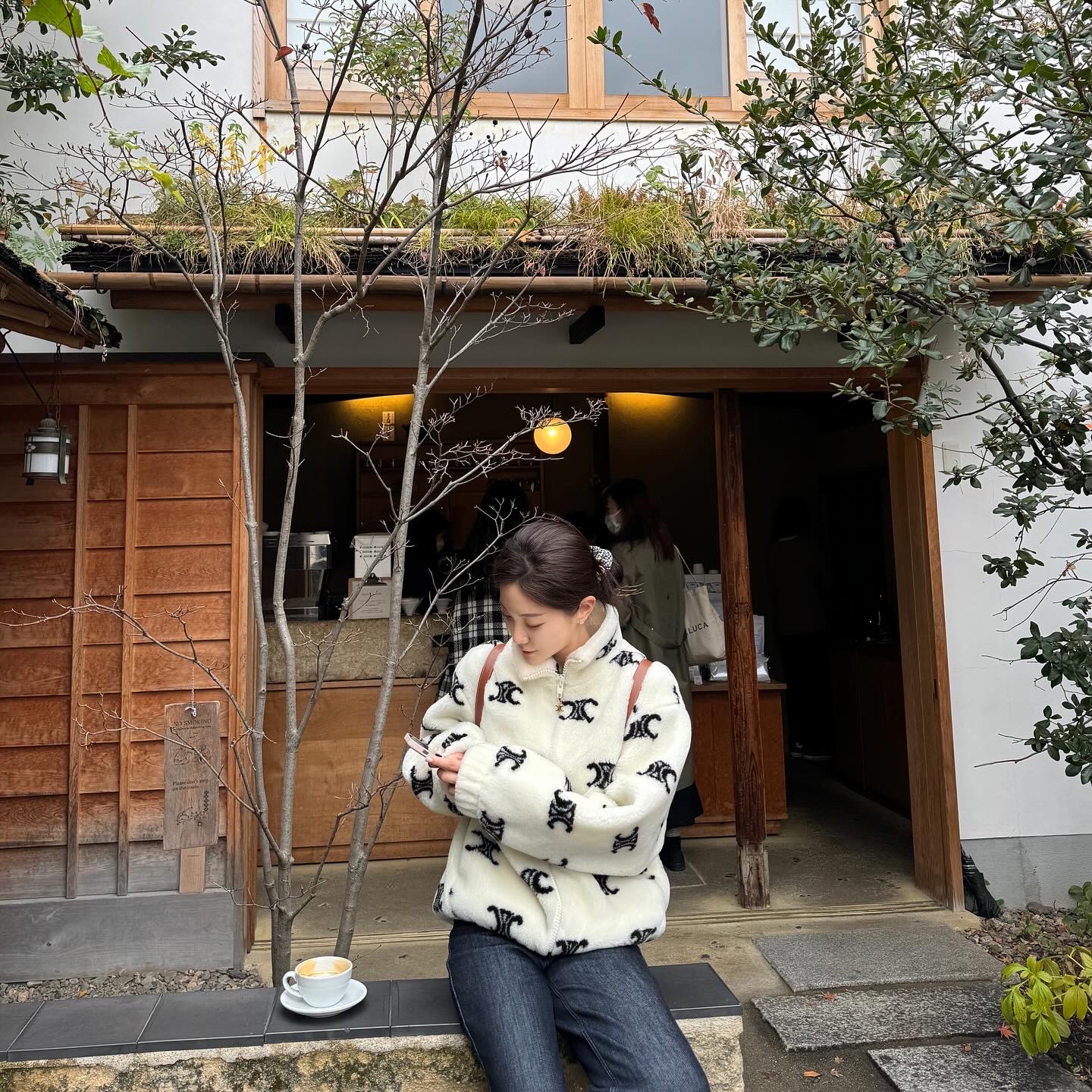 Miu Miu Gingham Check Wool Scrunchie Black White, Celine Mini Backpack Folco in Triomphe Canvas and Calfskin Tan 착용 스타일 - 6