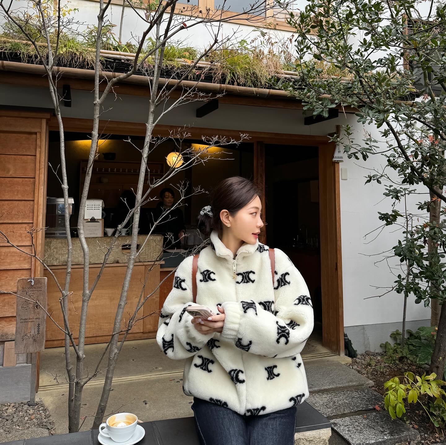 Miu Miu Gingham Check Wool Scrunchie Black White, Celine Mini Backpack Folco in Triomphe Canvas and Calfskin Tan 착용 스타일 - 2