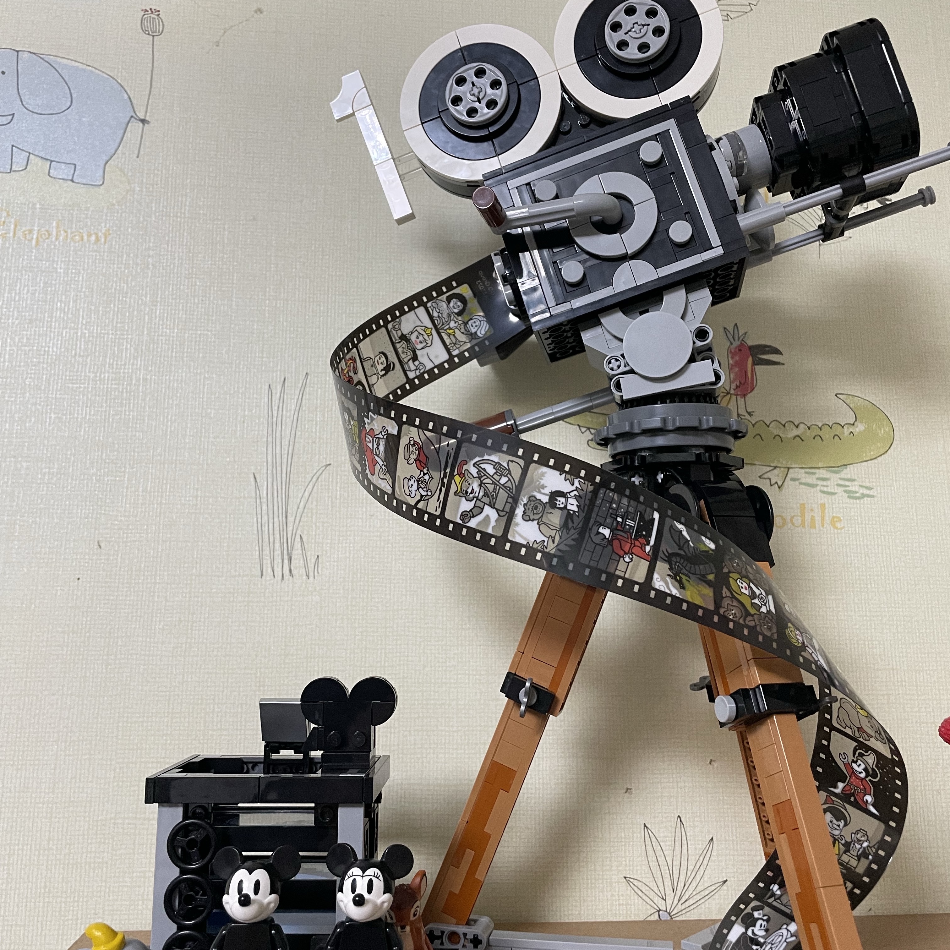Lego Disney Tribute Camera 착용 스타일
