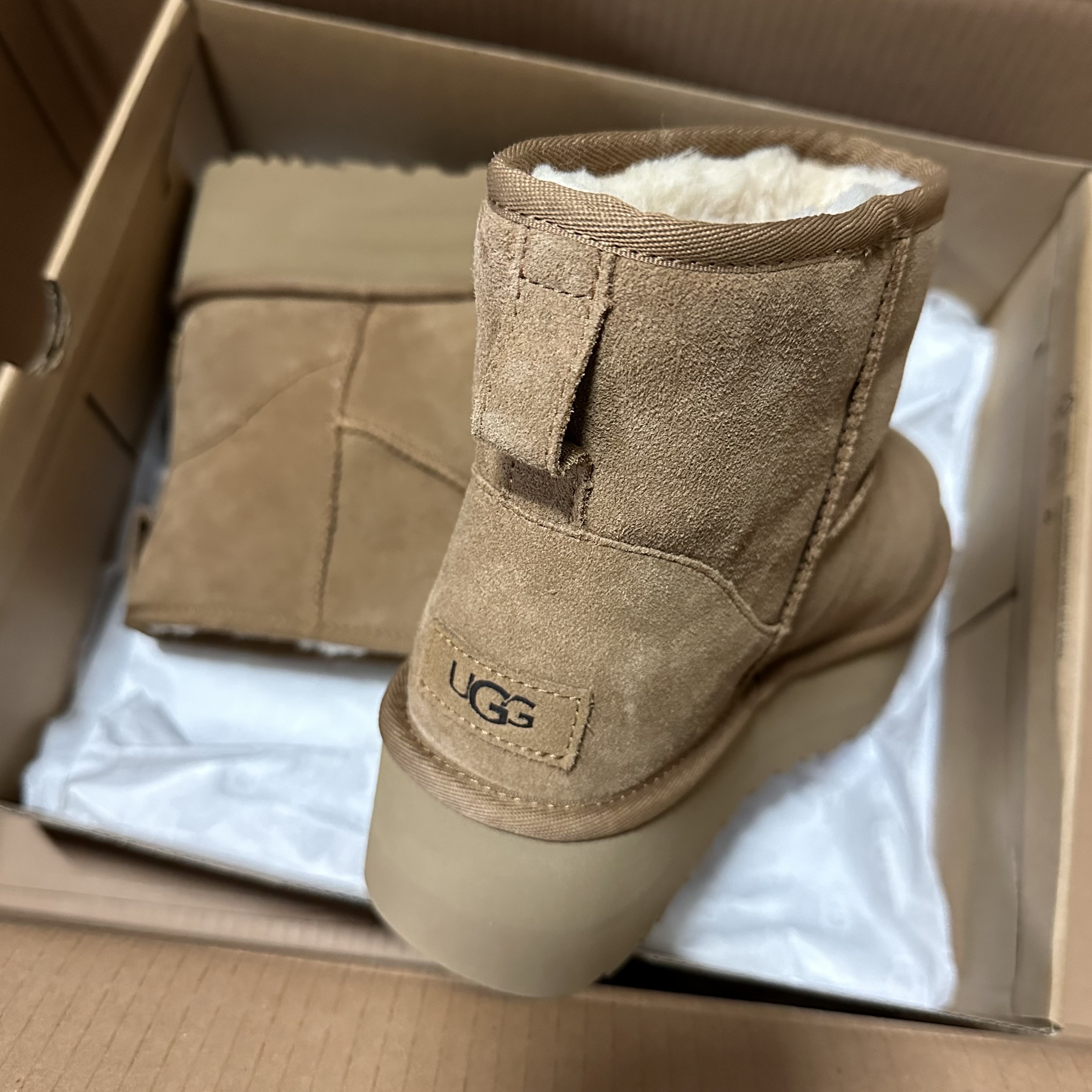 (W) UGG Classic Mini Platform Boots Chestnut, Moncler Vezere Short Down Jacket Black - 23FW 착용 스타일 - 3