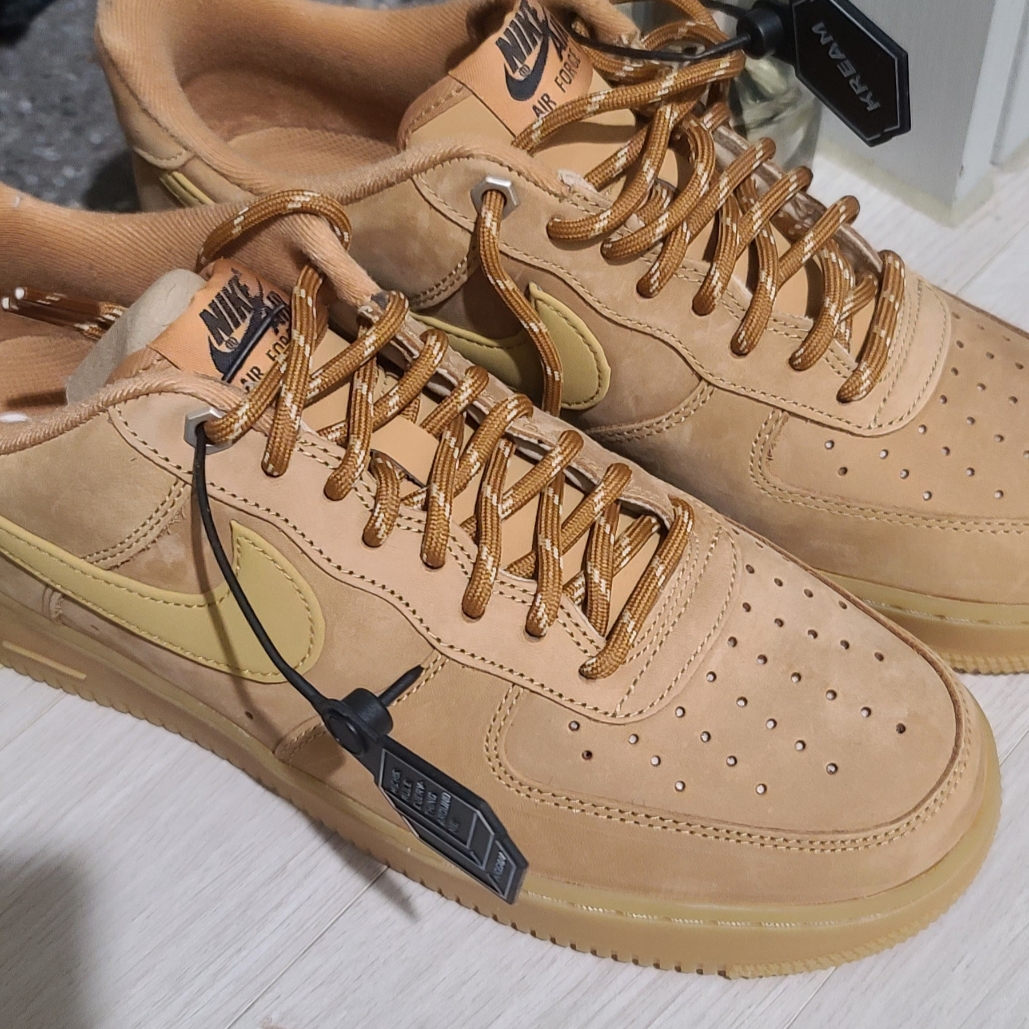 Nike Air Force 1 '07 WB Flax 착용 스타일
