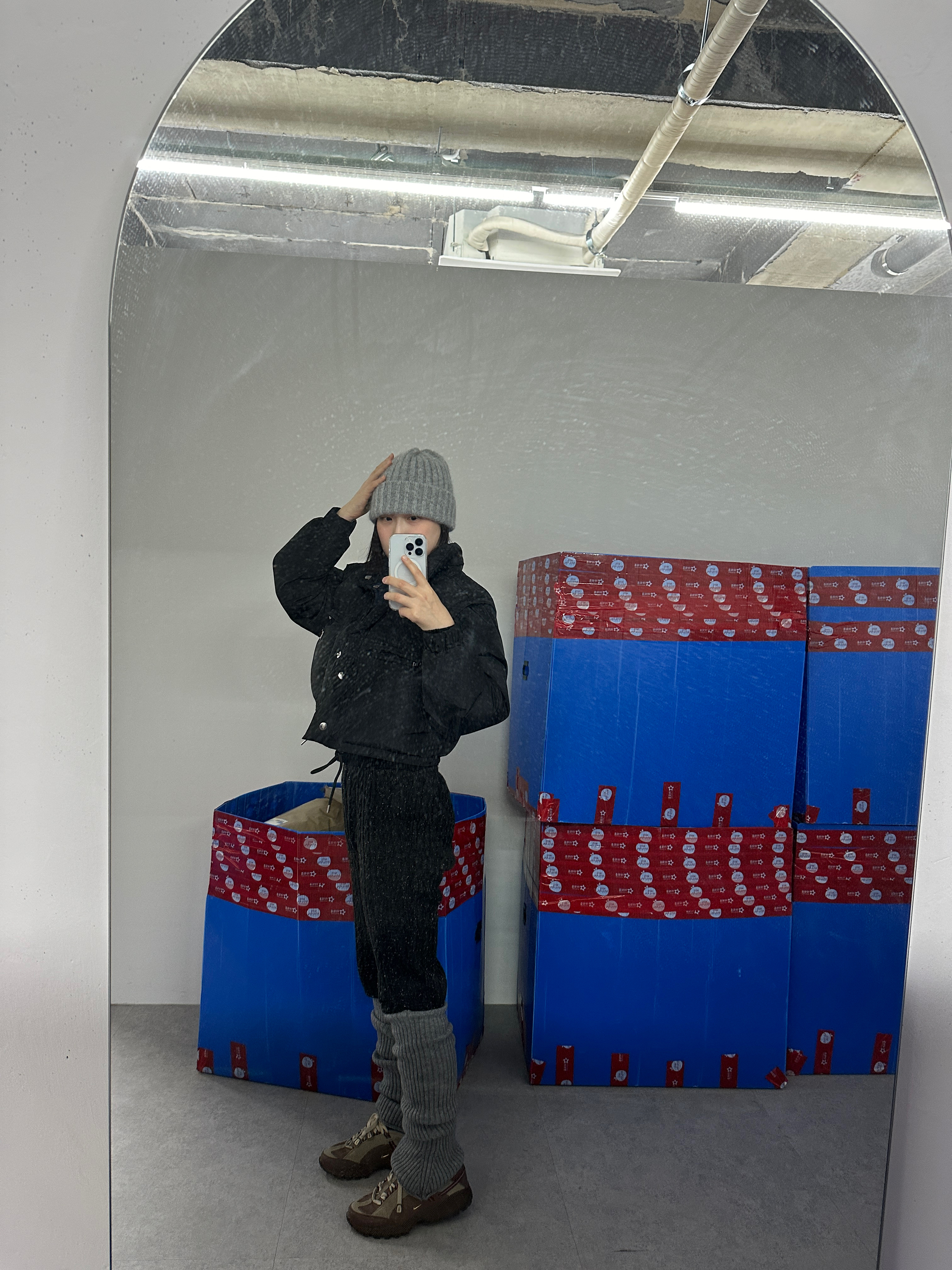 나이키 x 자크뮈스 에어 휴마라 LX 에일 브라운 앤 골드 착용 스타일