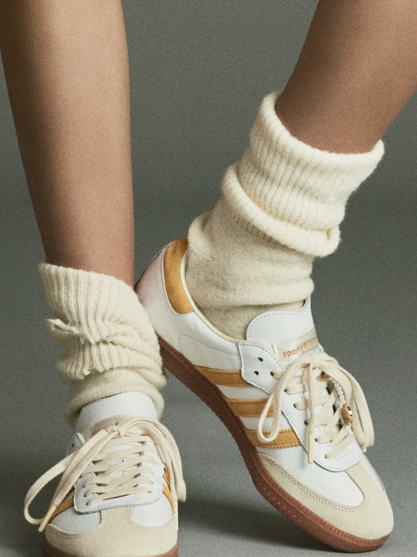 Adidas x Sporty & Rich Samba OG Cloud White Bold Gold 착용 스타일 - 1