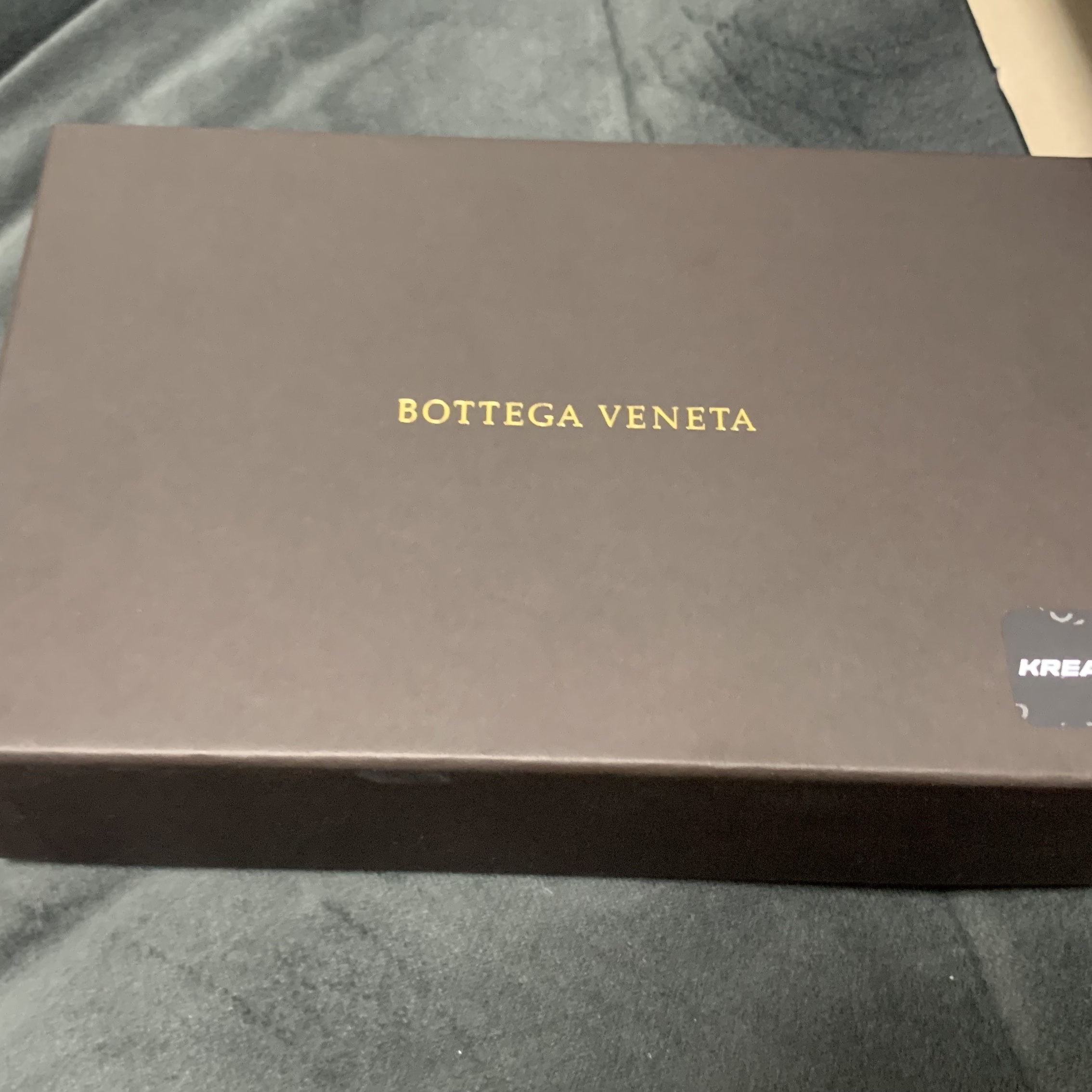 Bottega Veneta Bi-Fold Wallet Black 착용 스타일 - 3