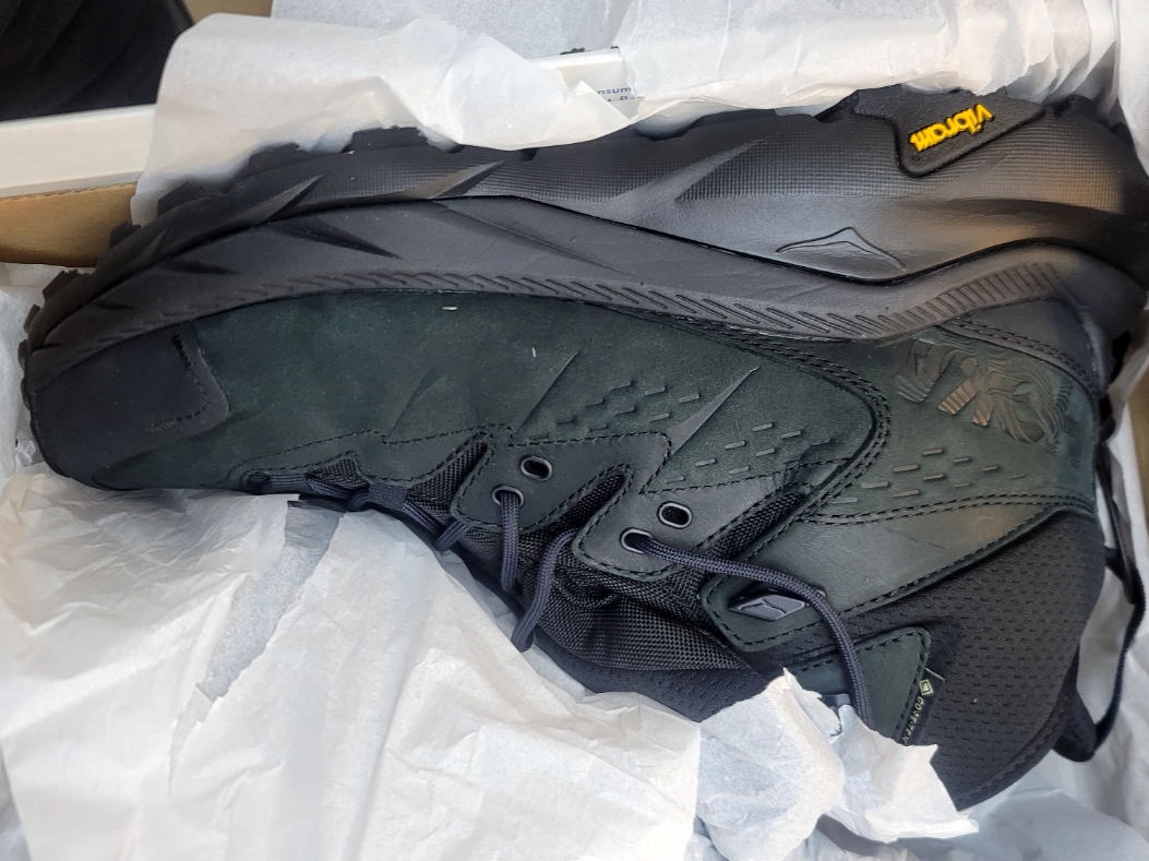 Hoka Kaha 2 Gore-Tex Black 착용 스타일 - 2