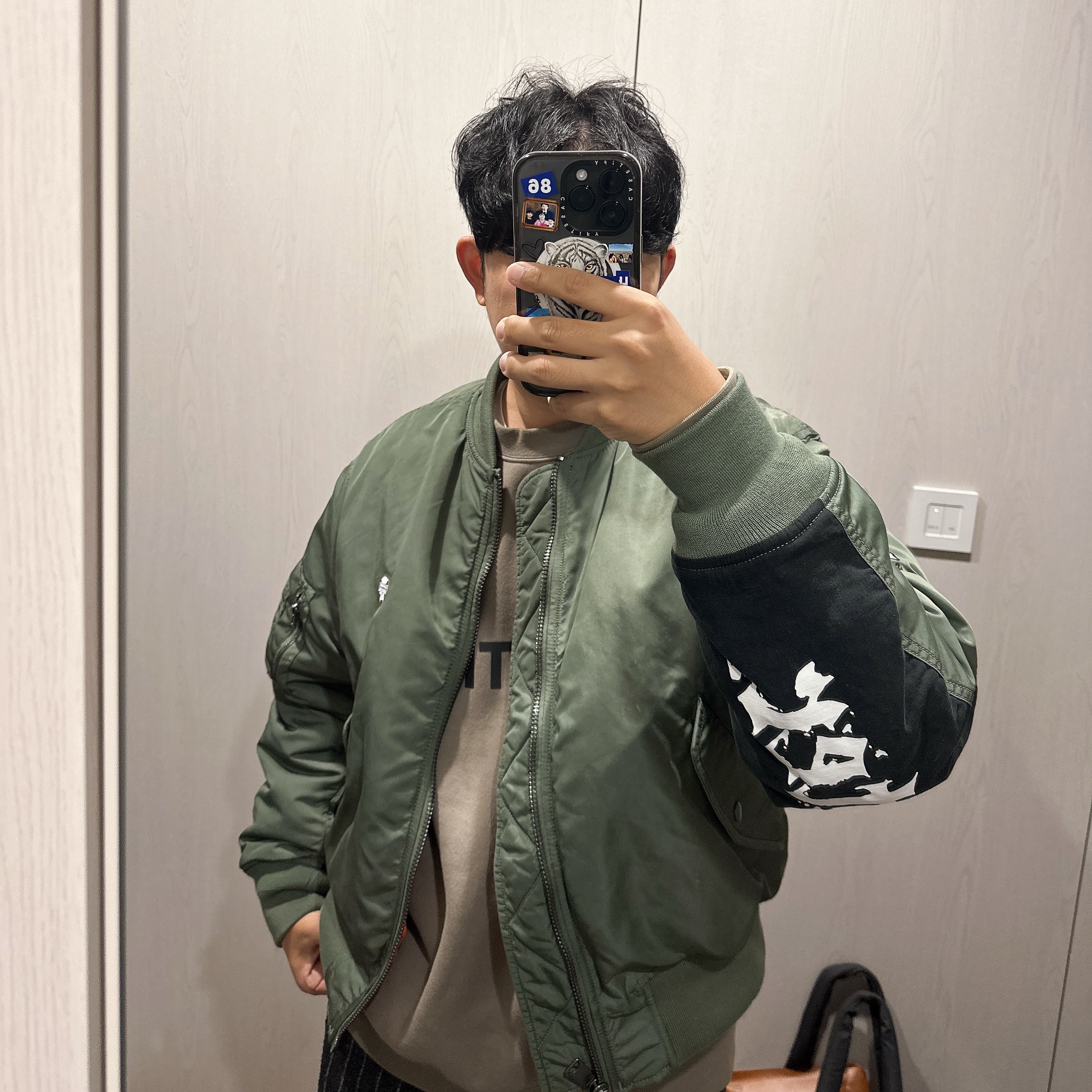 Supreme x Bounty Hunter MA-1 Jacket Olive - 23FW, Essentials 3D Silicon Applique Crewneck Cement - 20FW 착용 스타일
