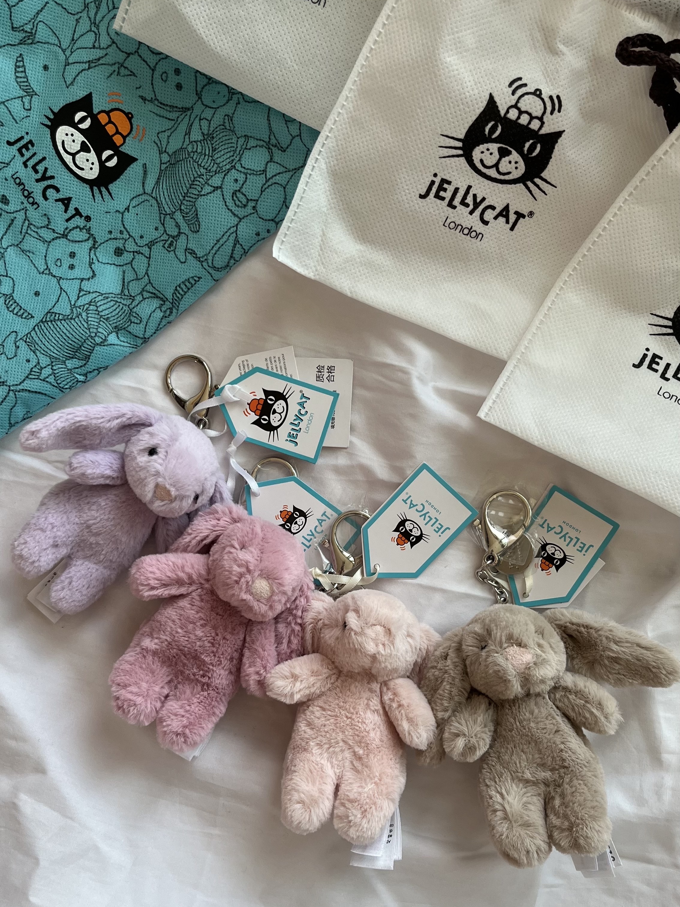 Jellycat Bashful Bunny Bag Charm Beige, Jellycat Bashful Bunny Bag Charm Blush 착용 스타일