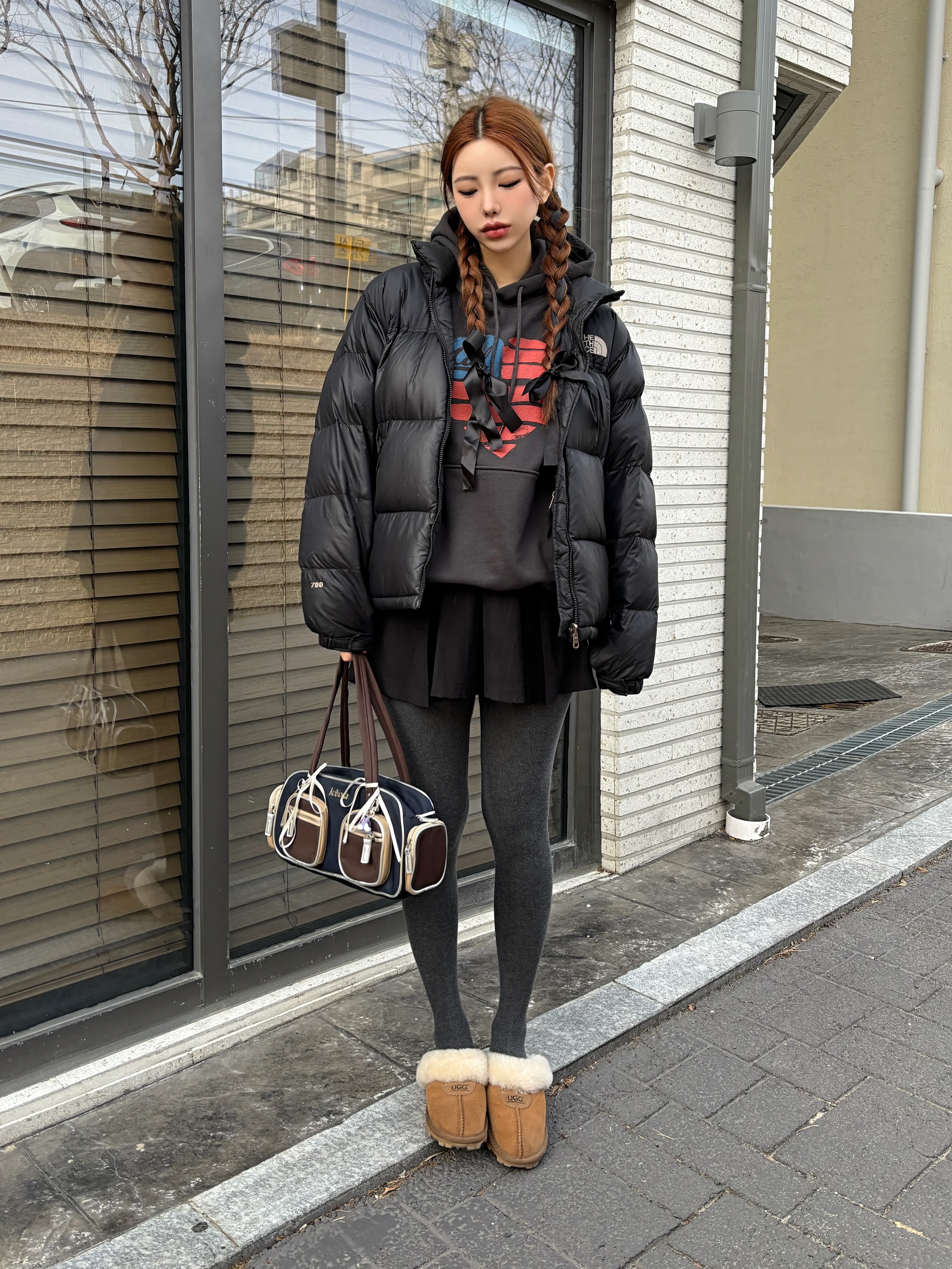 (W) UGG Coquette Slipper Chestnut, The North Face 1996 Eco Nuptse Jacket Real Black 착용 스타일