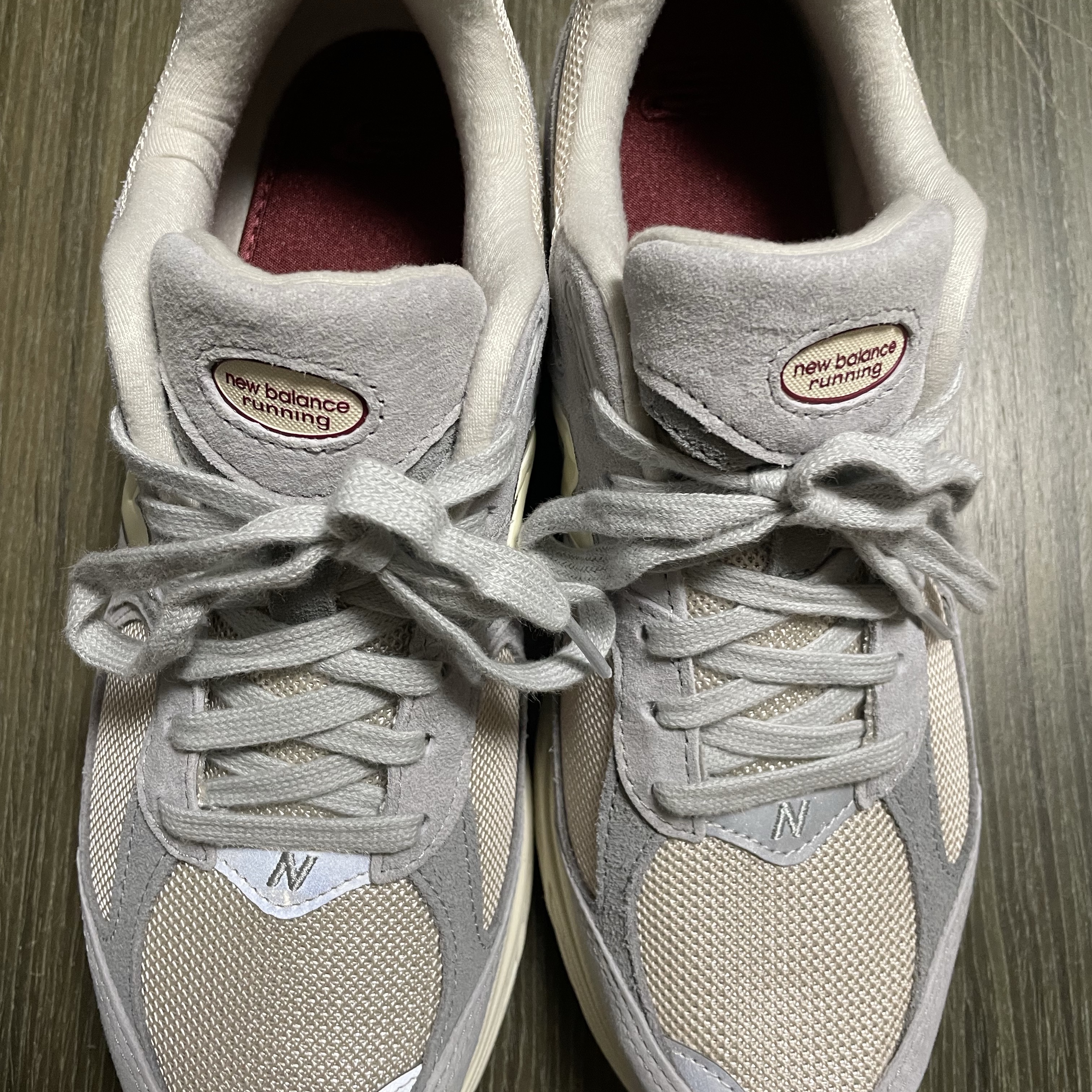 New Balance 2002R Concrete Calm Taupe 착용 스타일