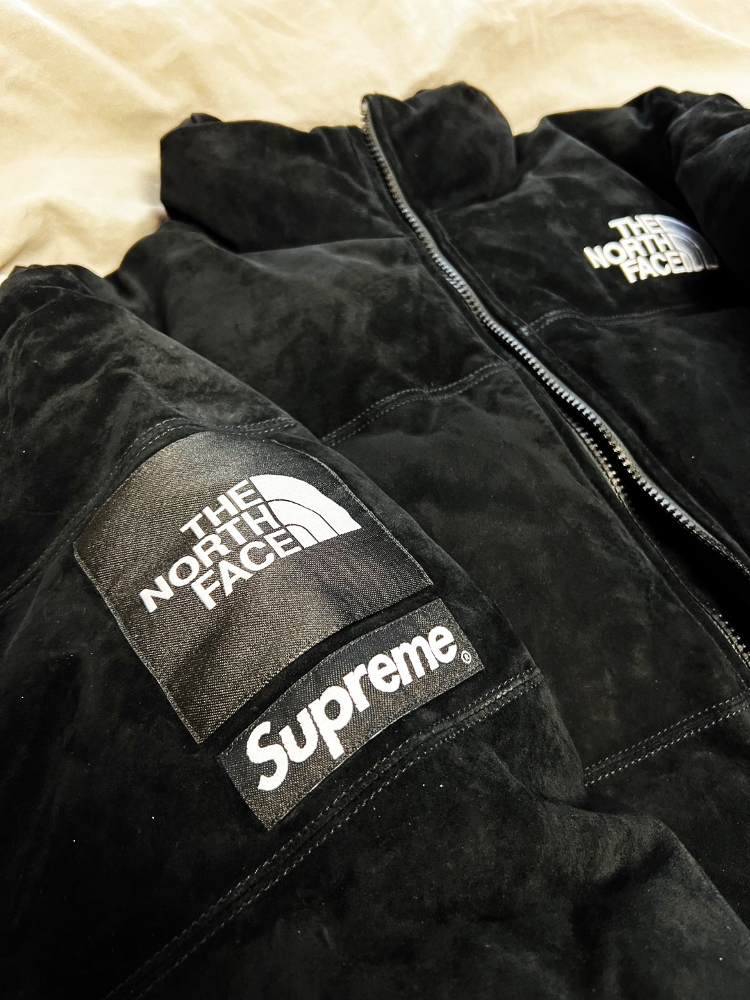 Supreme x The North Face Suede Nuptse Jacket Black - 23FW 착용 스타일