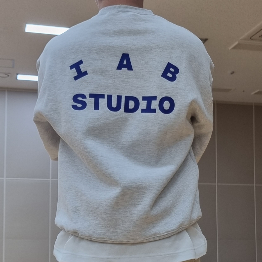 IAB Studio Sweatshirt Light Gray - 23FW 착용 스타일