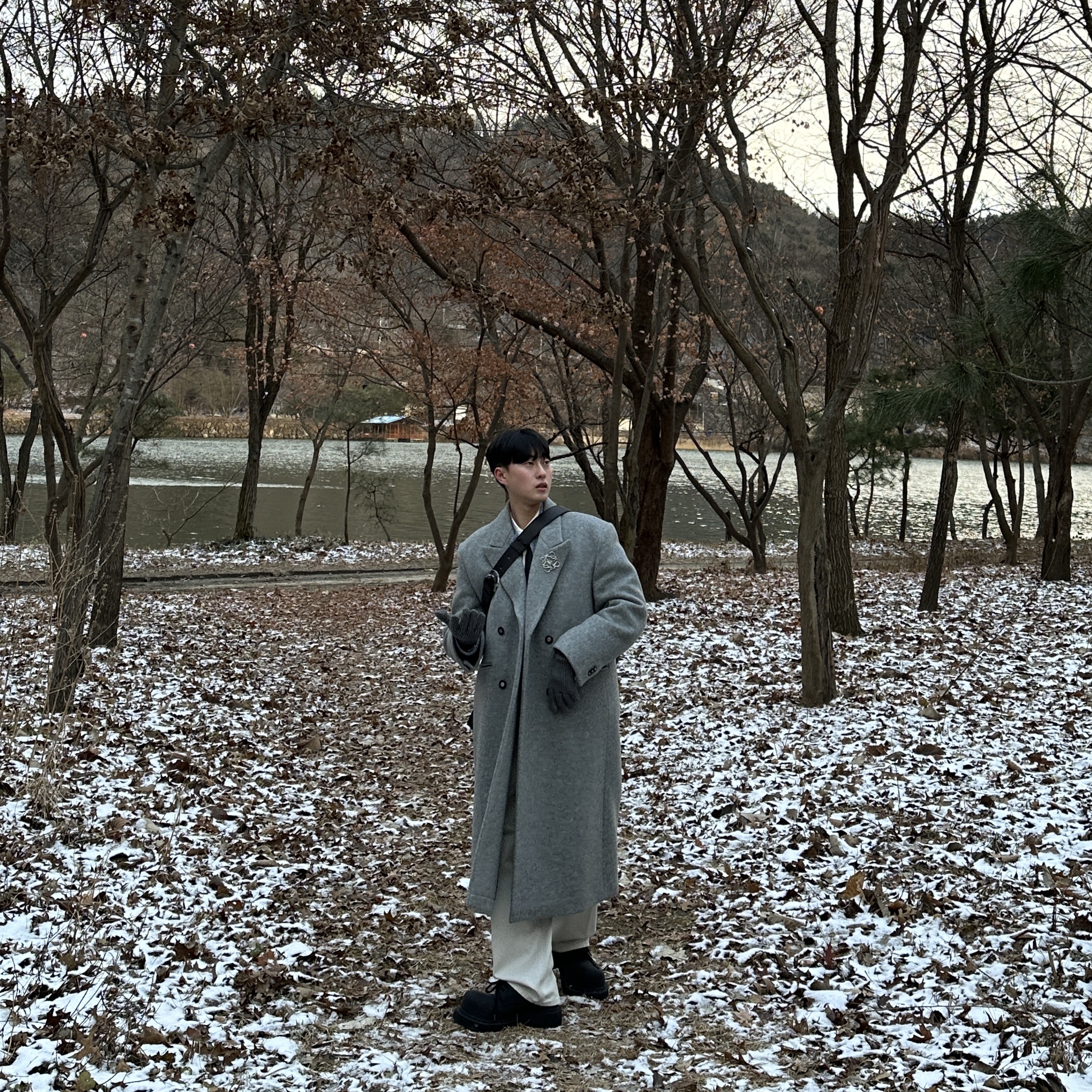 [KREAM 단독] STU Overfit Double Breasted Cashmere Coat Grey, Balenciaga Steroid Derby Black 착용 스타일 - 2
