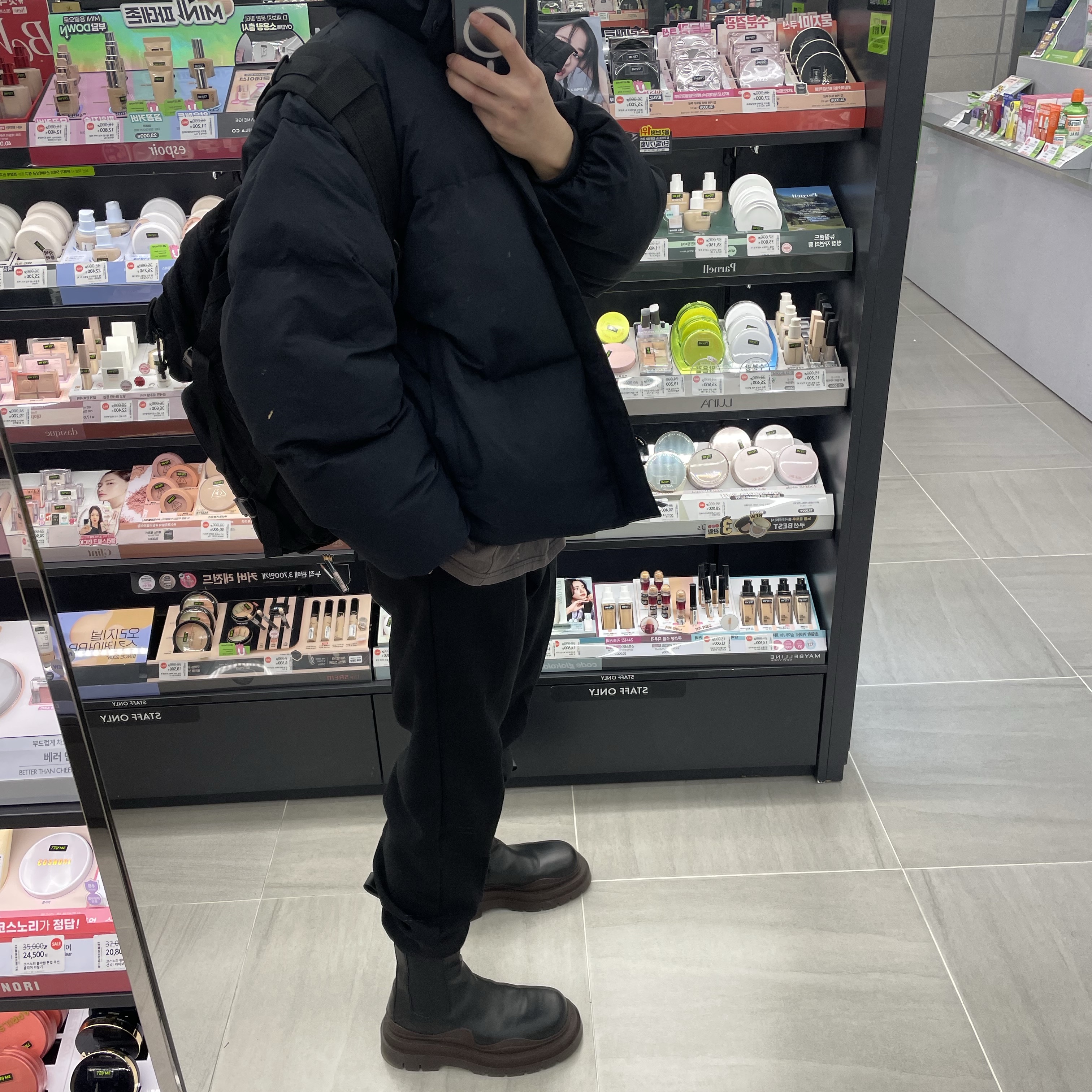 Bottega Veneta Tire Boots Black Camping 착용 스타일