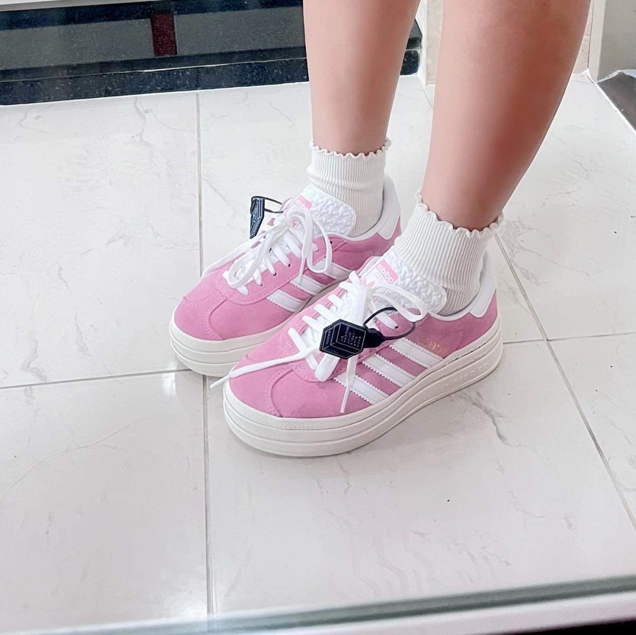 (W) Adidas Gazelle Bold Super Pop 착용 스타일 - 1