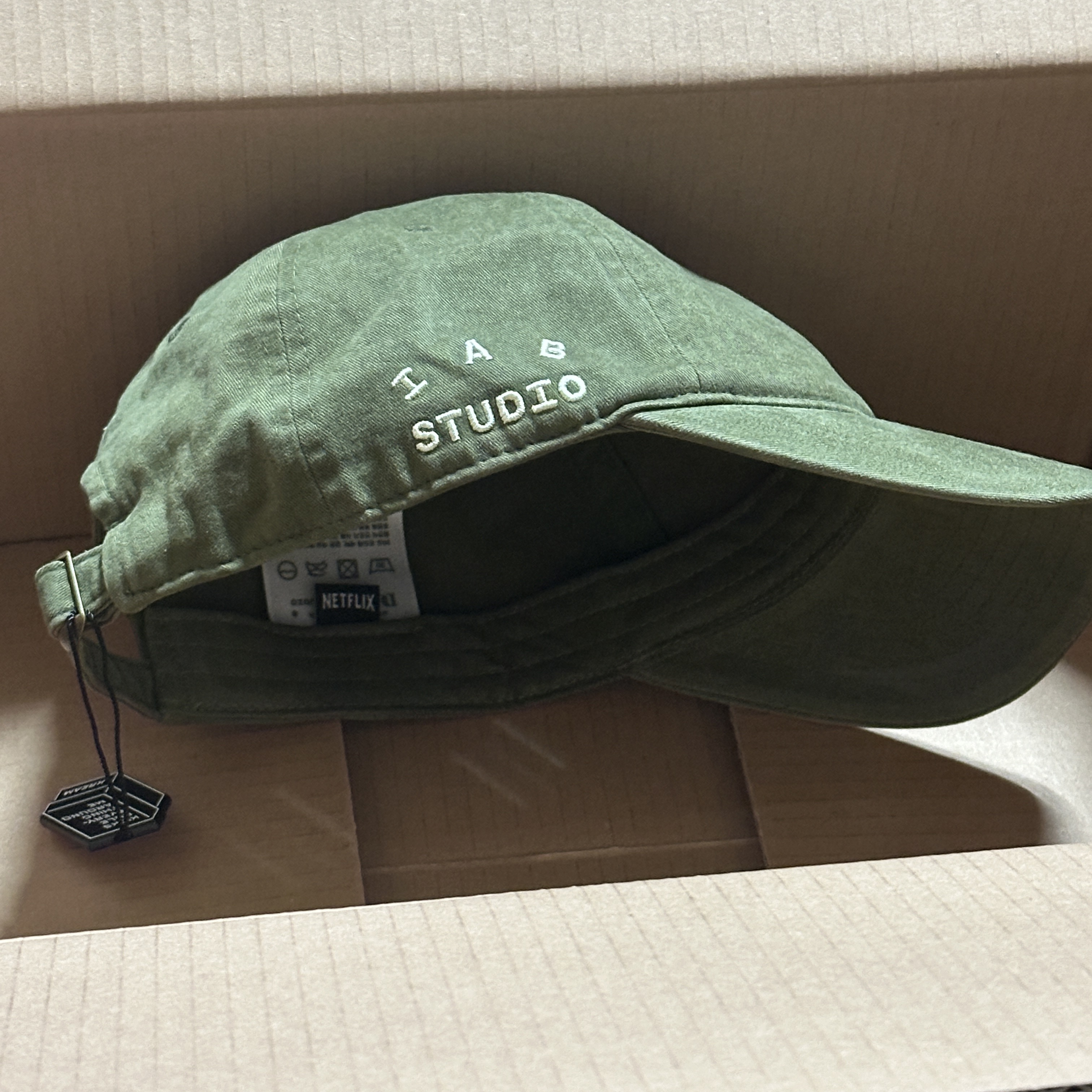 IAB Studio x D.P. Washed Cap Ash Green, Supreme Military Camp Cap Black - 22FW 착용 스타일 - 1