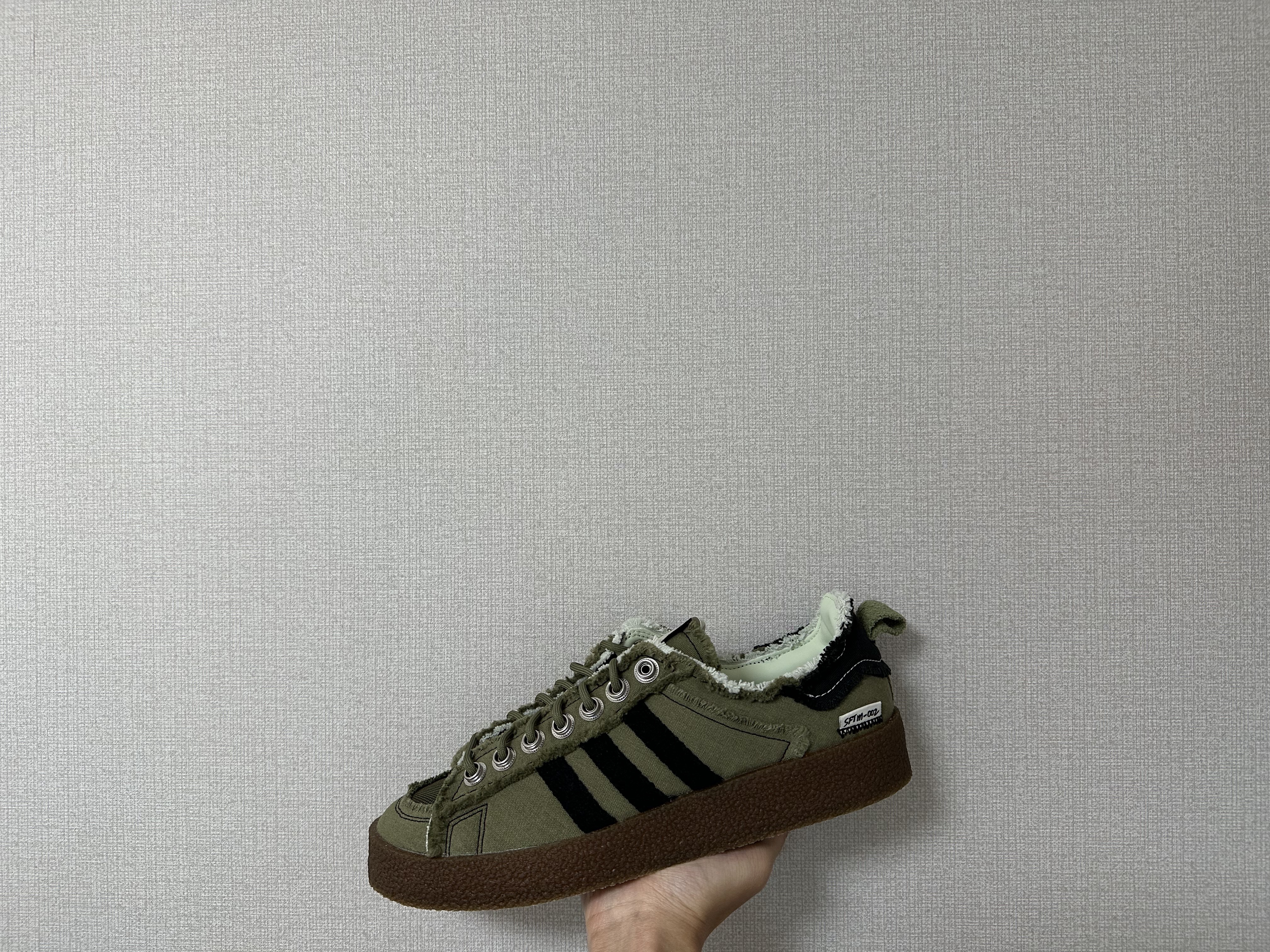 Adidas x Song for the Mute Campus 80s Core Black Cream White, Adidas x Song for the Mute Campus 80s Bliss Core Black 착용 스타일 - 4