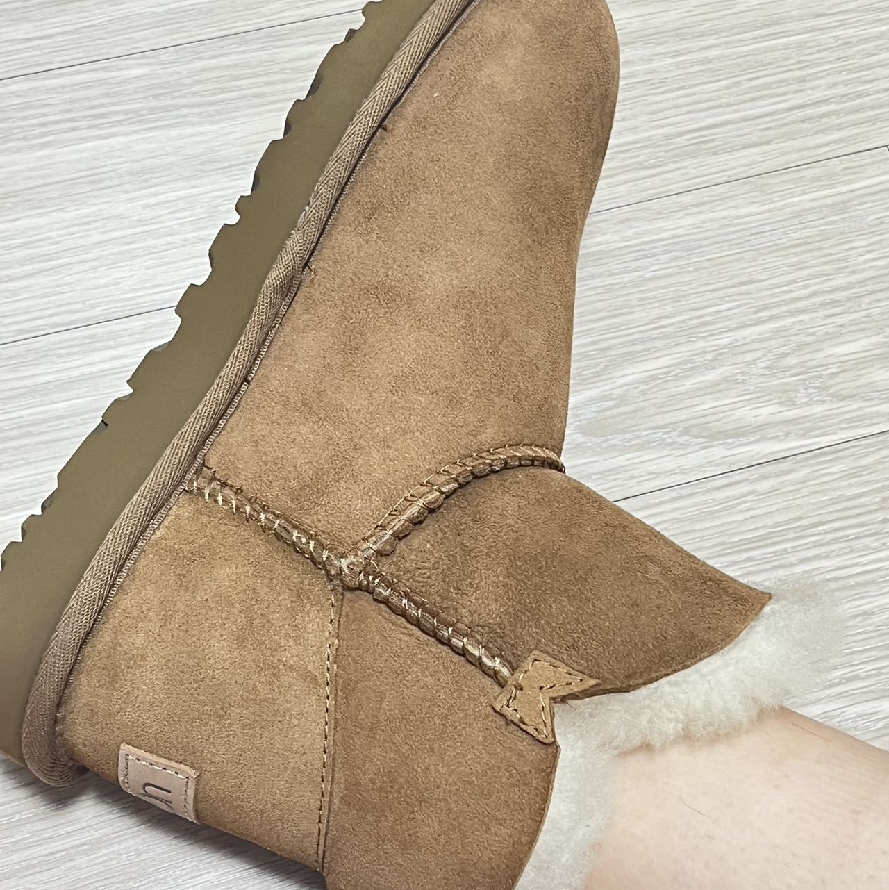 (W) UGG Mini Bailey Button II Boots Chestnut 착용 스타일