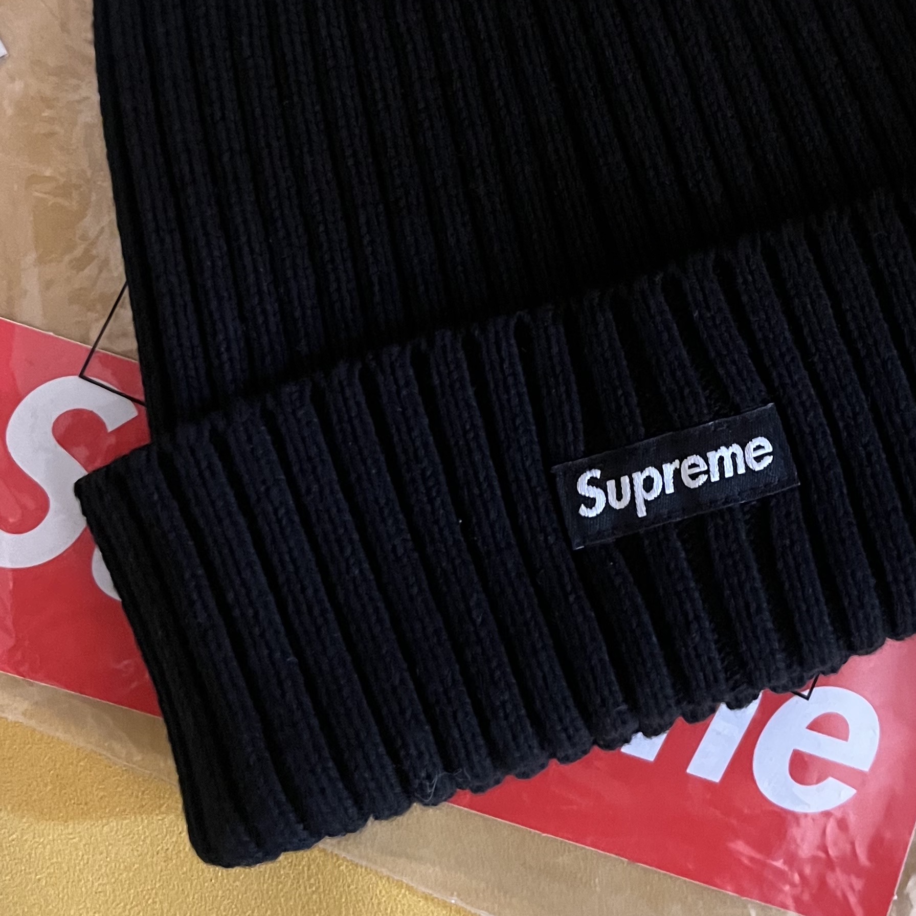Supreme Overdyed Beanie Black 착용 스타일
