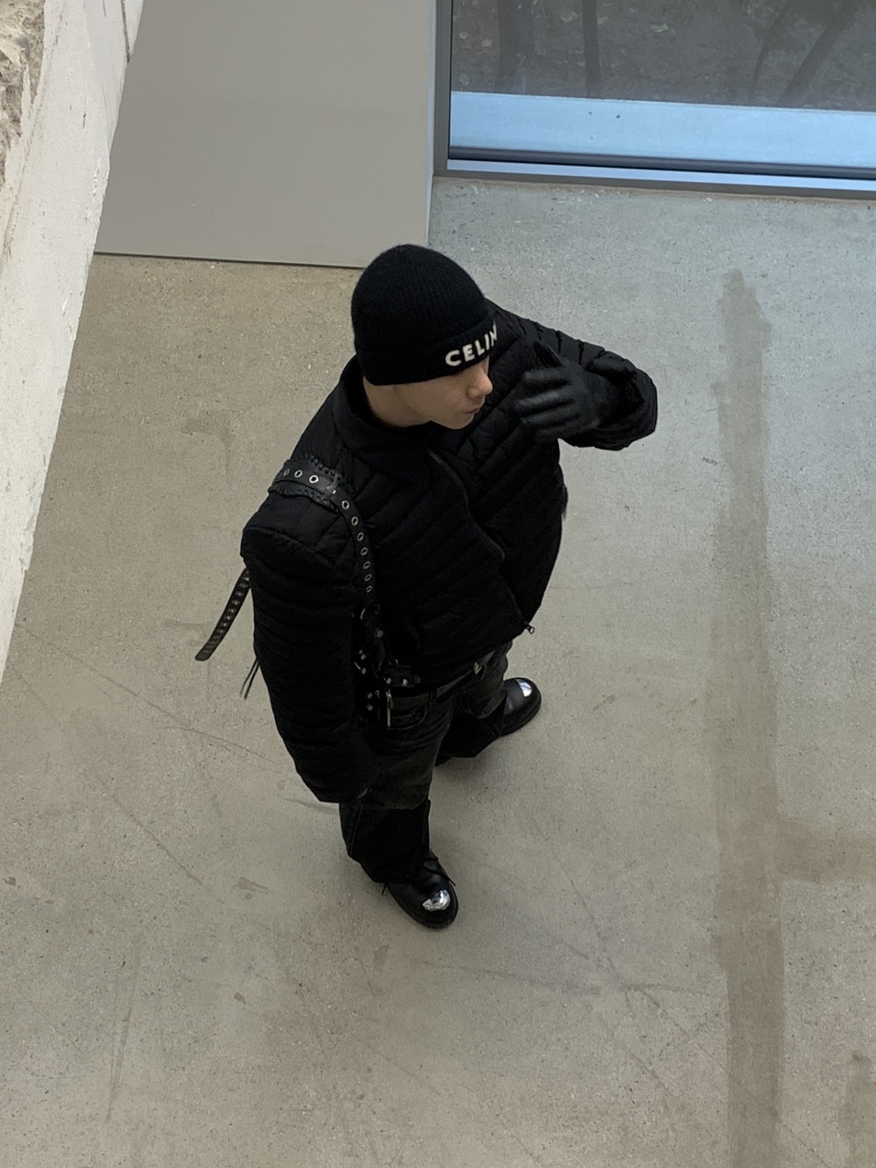 Dr. Martens x Raf Simons Keaton II Steel Toe Black, Celine Embroidered RIbbed Wool Beanie Black 착용 스타일 - 2