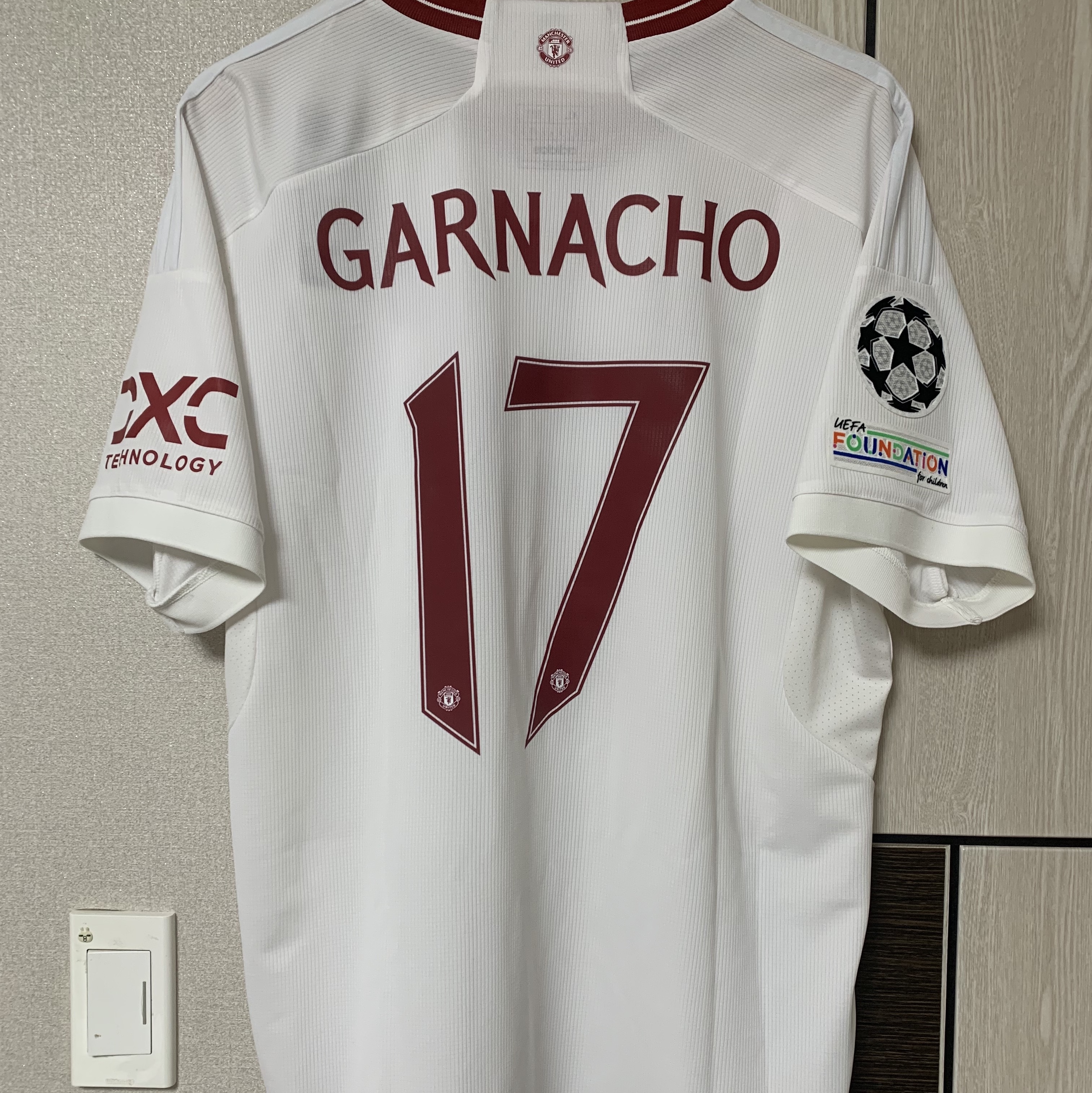 Adidas Manchester United 2023/24 3rd Jersey Cloud White - US Sizing (Non Marking Ver.) 착용 스타일 - 1