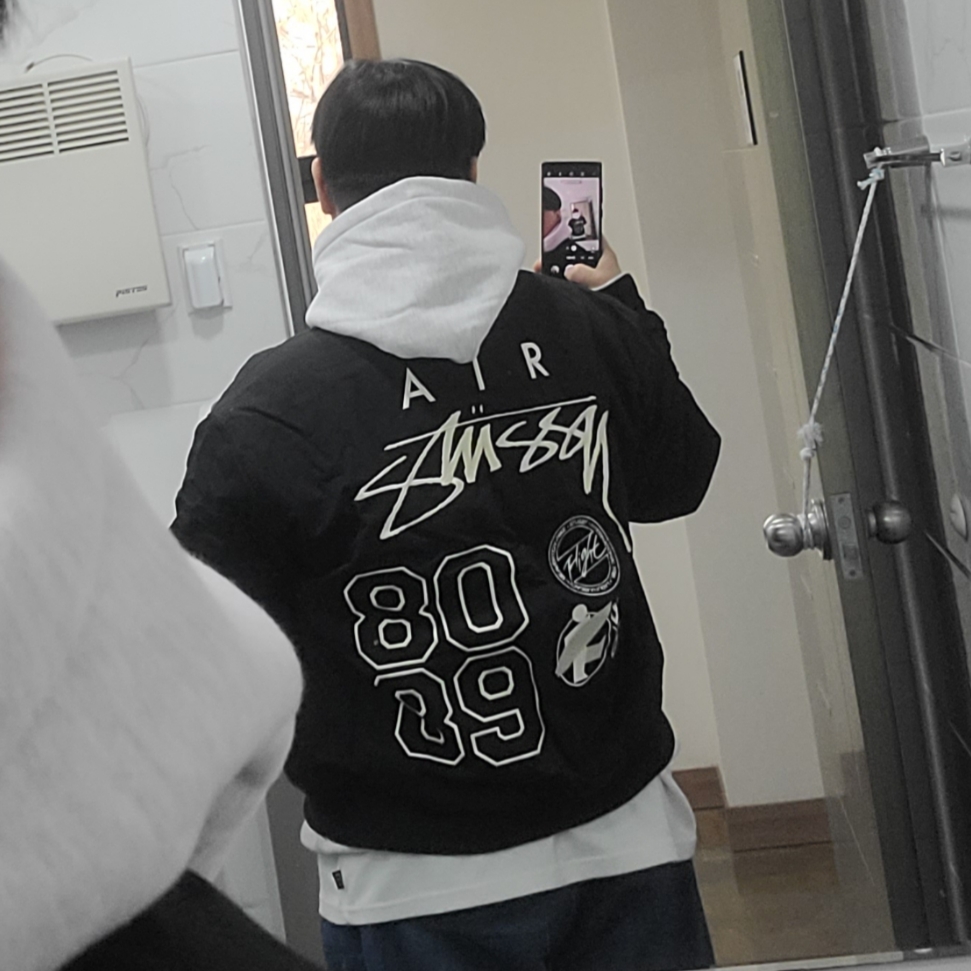Nike x Stussy Reversible Jacket Black (FJ9153-010), IAB Studio Tokyo T-Shirt White 착용 스타일 - 1