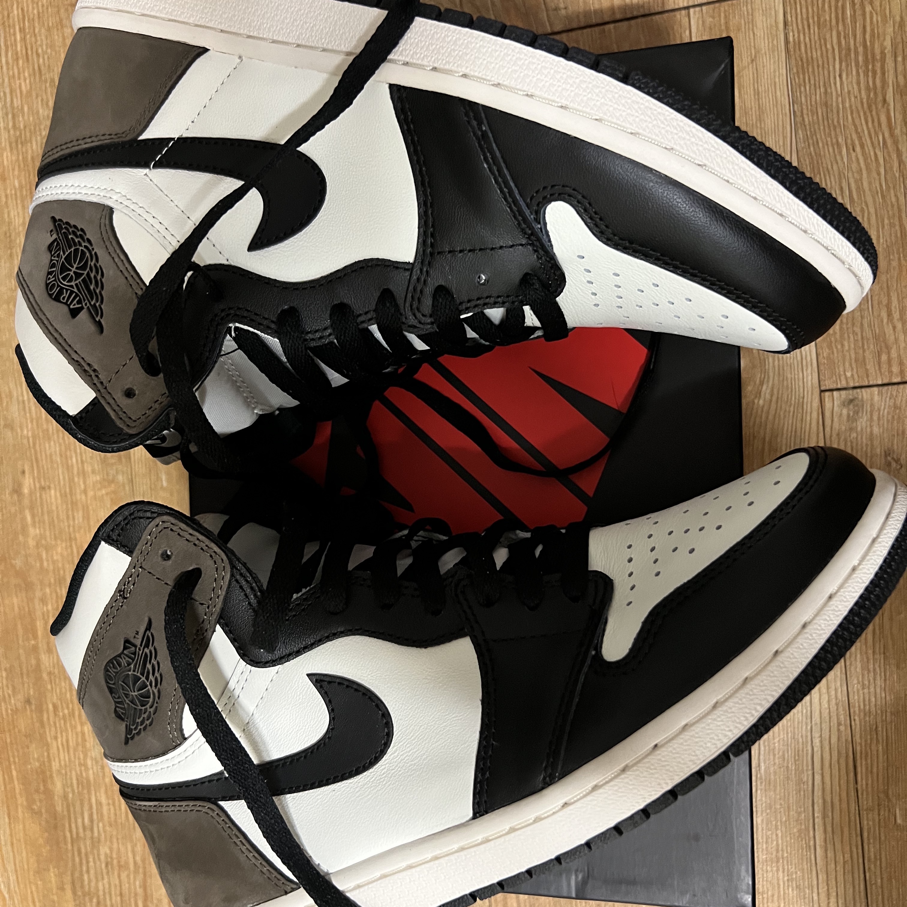 Jordan 1 Retro High OG Black Mocha 착용 스타일