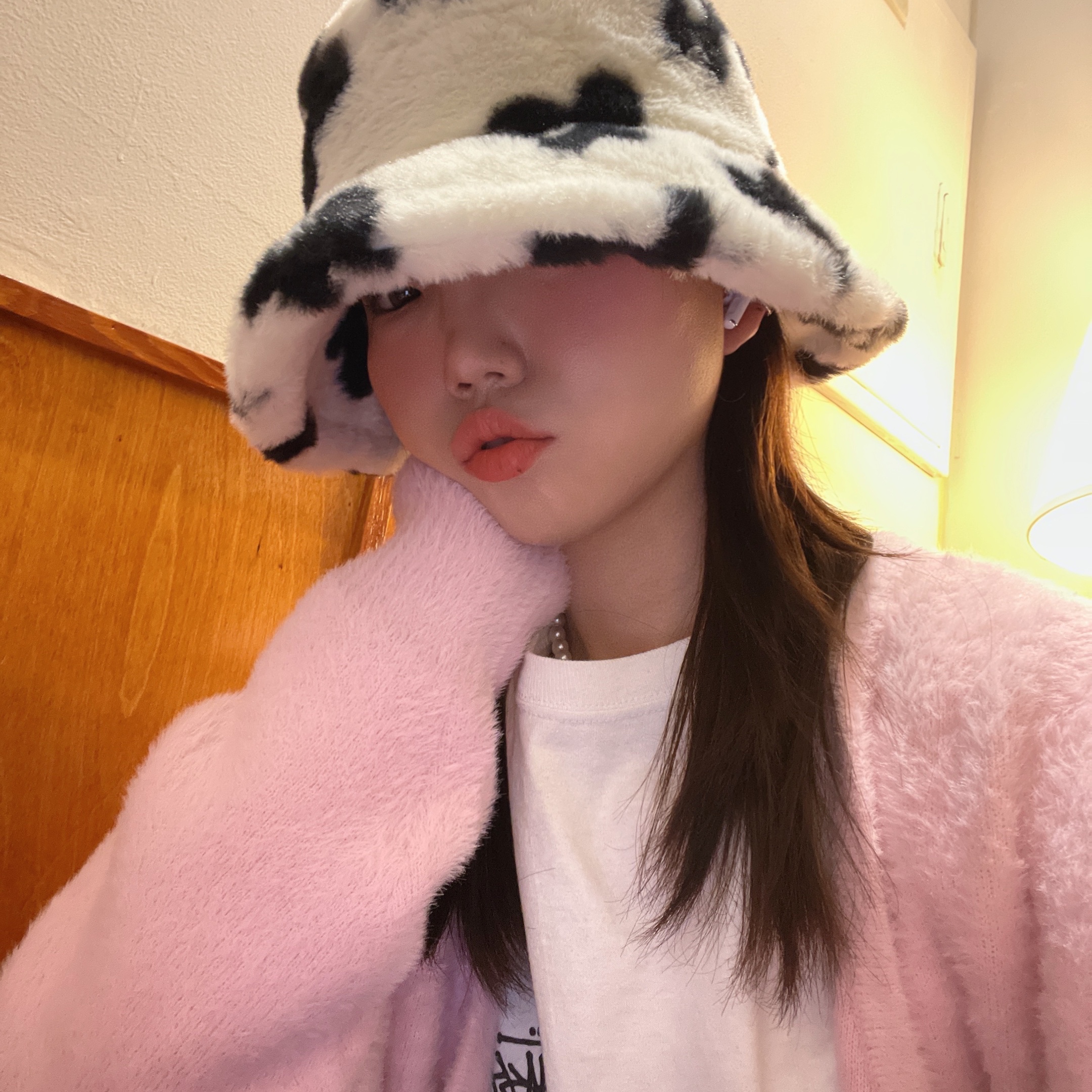 Stussy Shaggy Cardigan Light Pink, Stussy Basic Stussy LS T-Shirt White 2022 착용 스타일