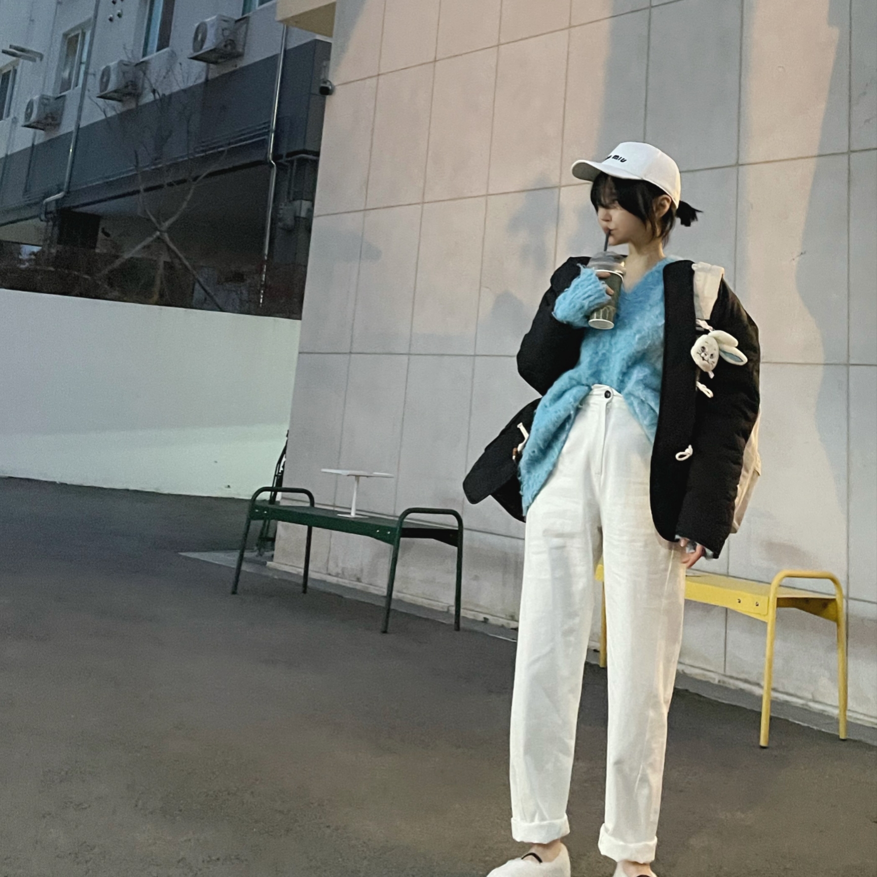 Miu Miu Wander Matelasse Nappa Leather Mini Hobo Bag Sage Green, Salomon Speedverse PRG Black Nimbus Cloud Alloy 착용 스타일 - 5