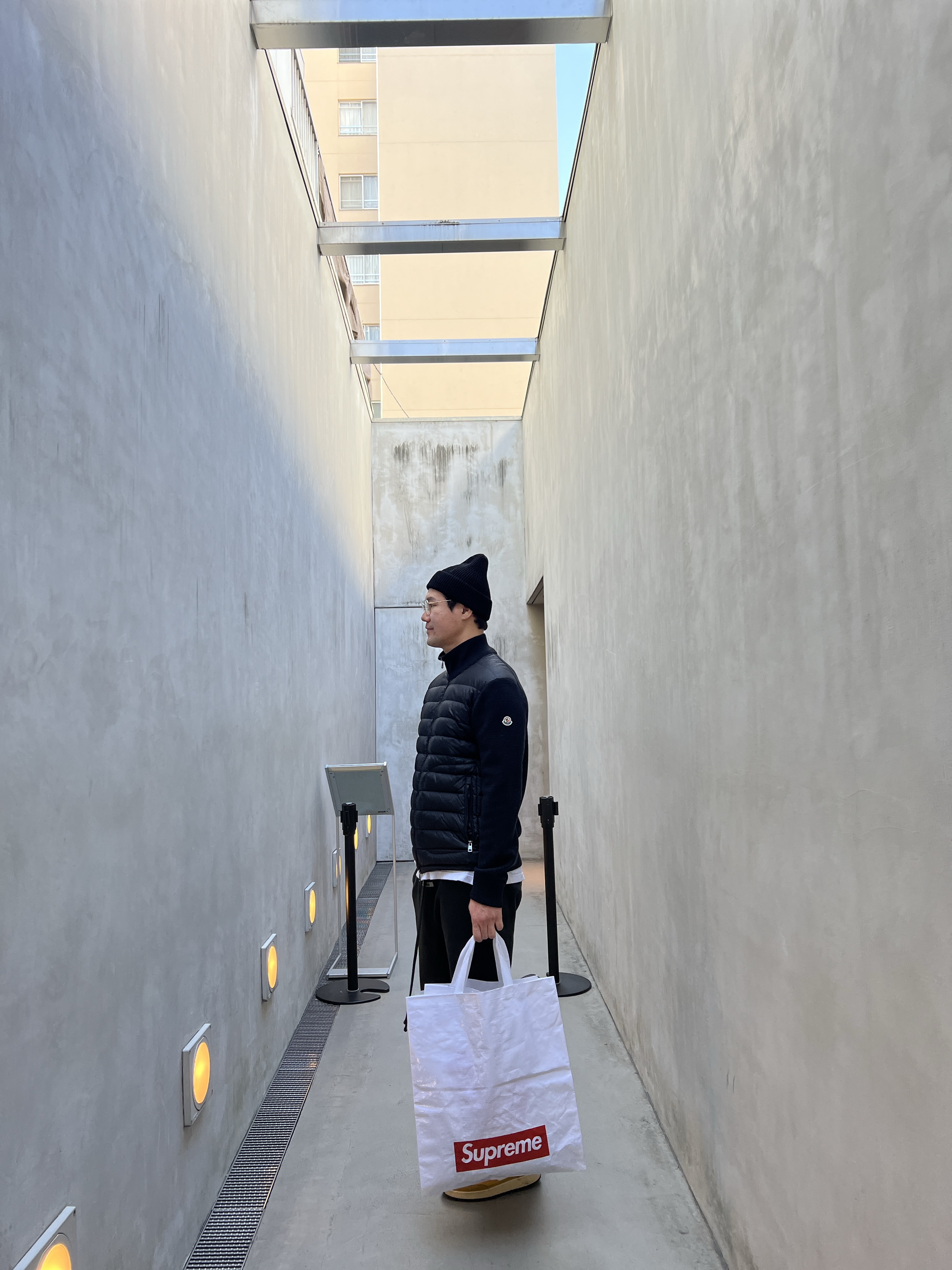 Supreme Loose Gauge Beanie Yellow - 23FW, Supreme Small Box Drawcord Sweatpants Bright Gold - 23FW 착용 스타일 - 2