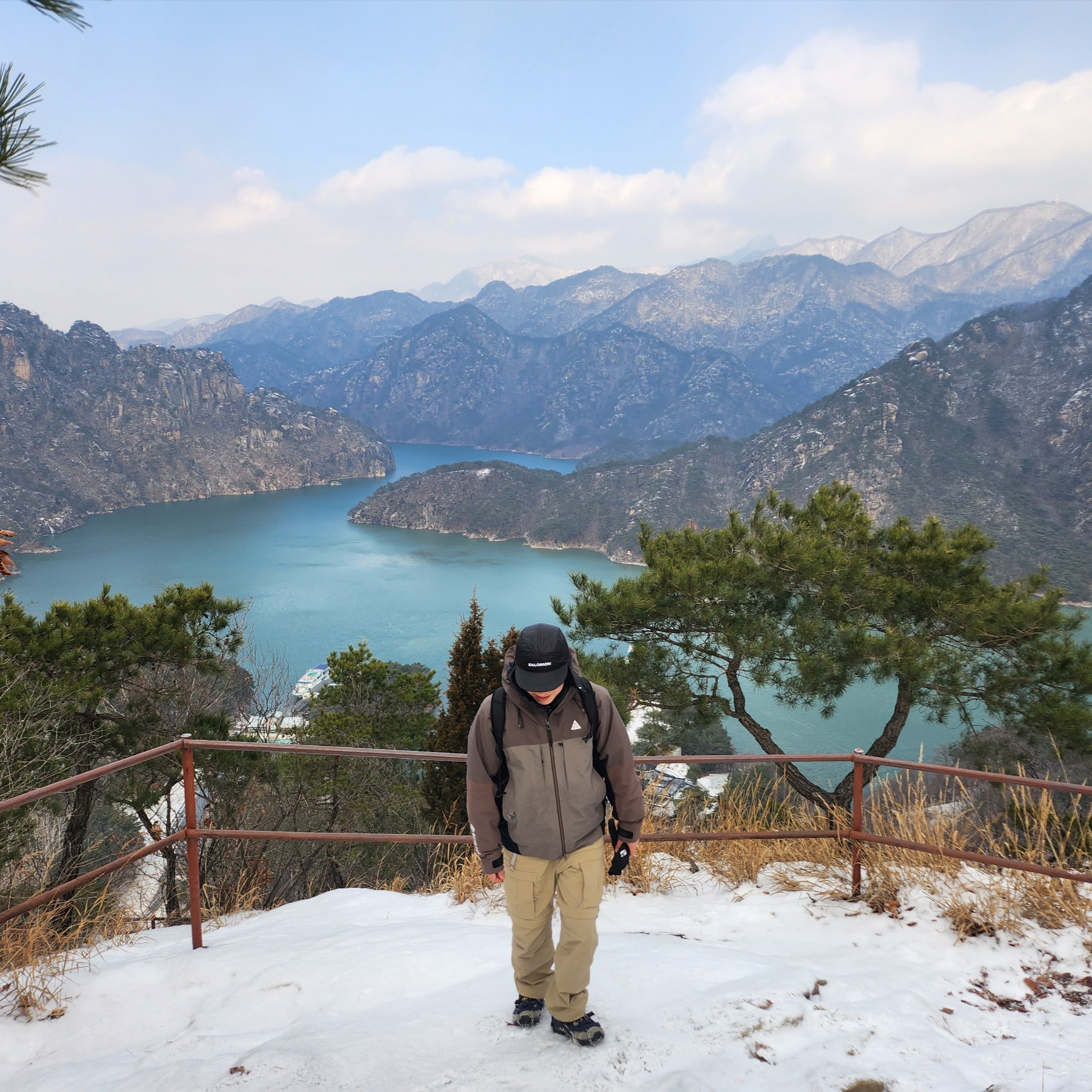 Salomon Thermo Trapper Hat Black, Nike ACG Storm-Fit ADV Gore-Tex Misery Ridge Jacket Iron Stone - Asia 착용 스타일