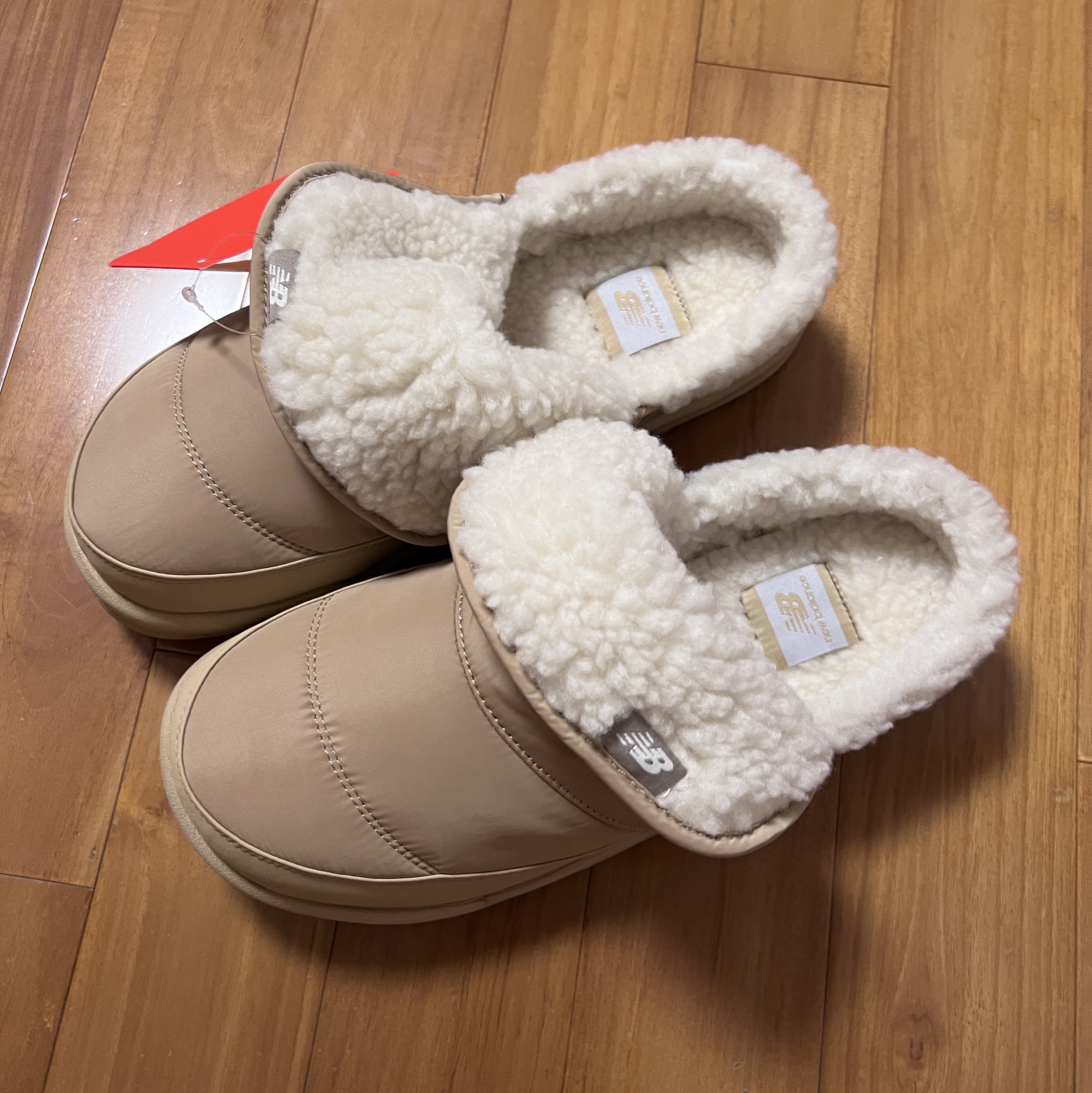 New Balance Puflee v2 Beige 착용 스타일