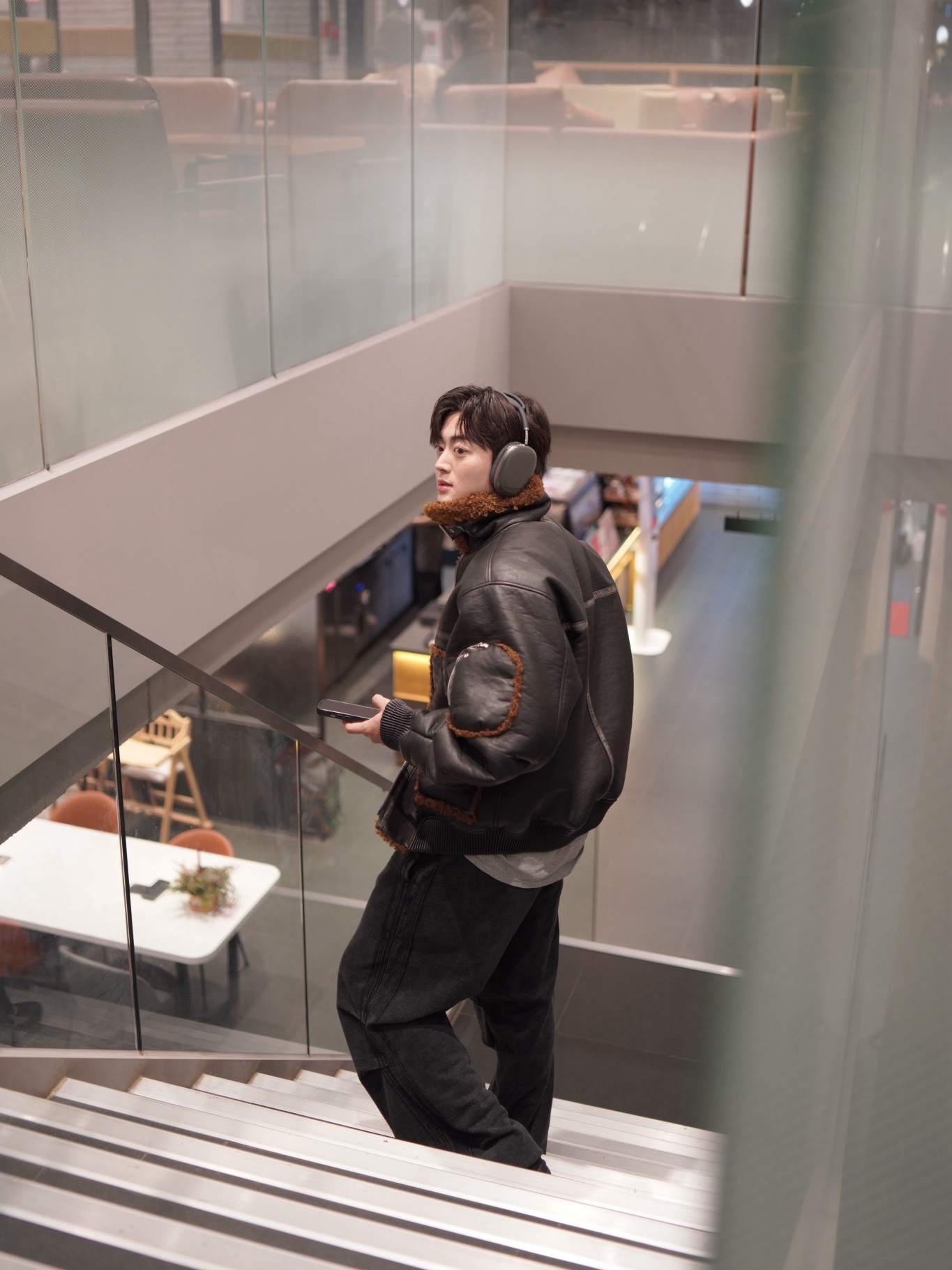 Apple AirPods Max Lightning Space Gray (Korean Ver.), Asics x Atmos x Undermycar Gel-Kayano 14 Black Pure Silver 착용 스타일 - 3