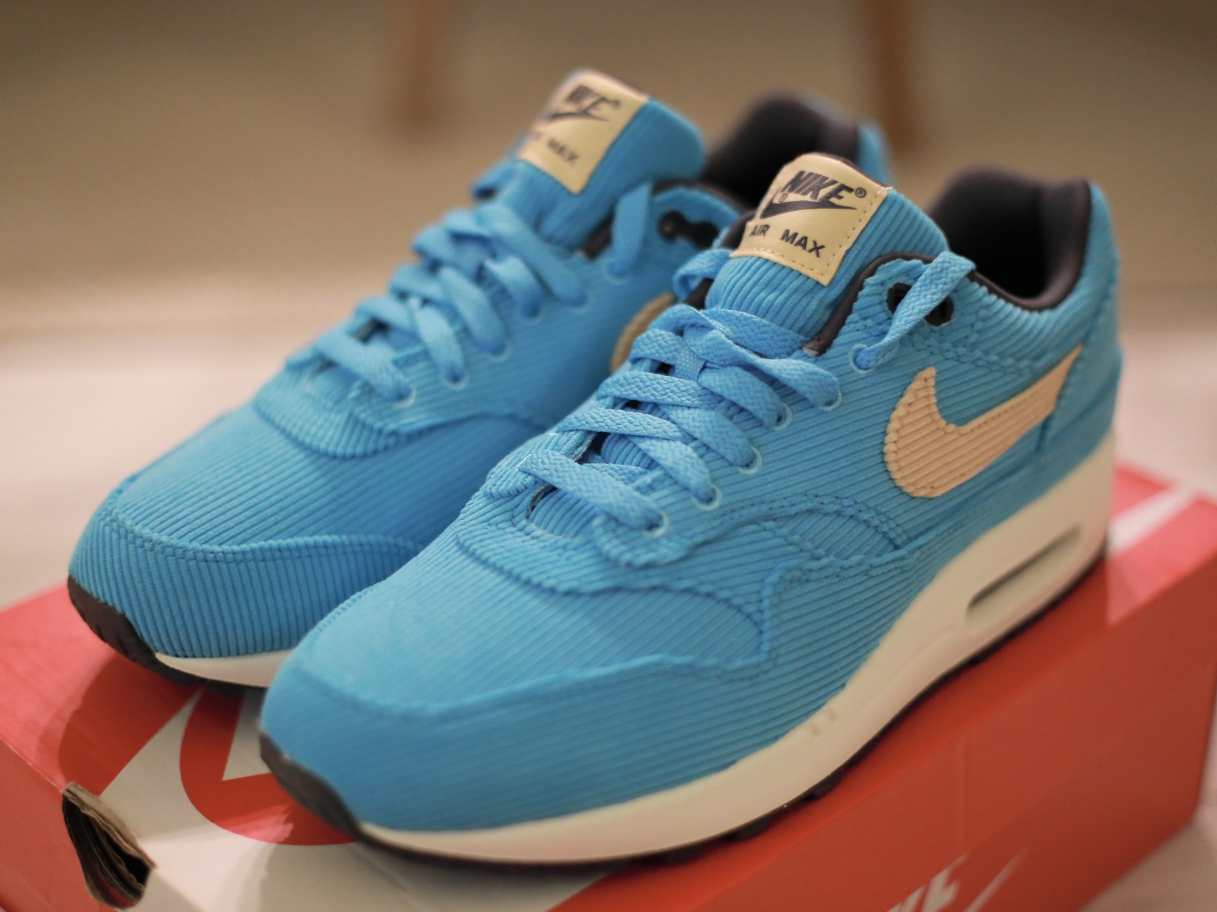 Nike Air Max 1 Premium Corduroy 착용 스타일 - 2