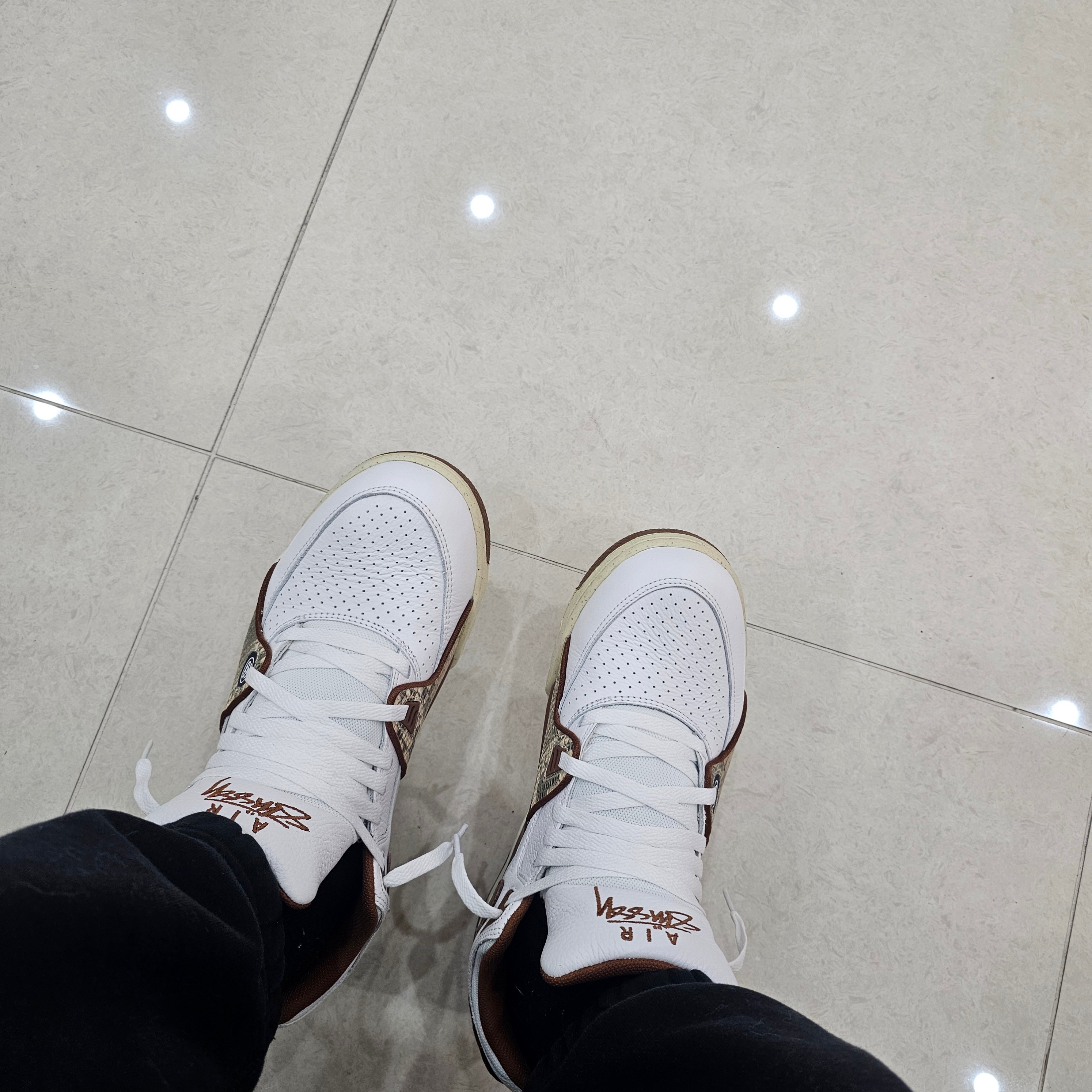 Nike x Stussy Air Flight 89 Low White and Pecan 착용 스타일
