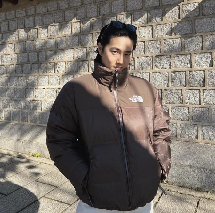 The North Face 1996 Water Shield Nuptse Jacket Beige Brown 착용 스타일
