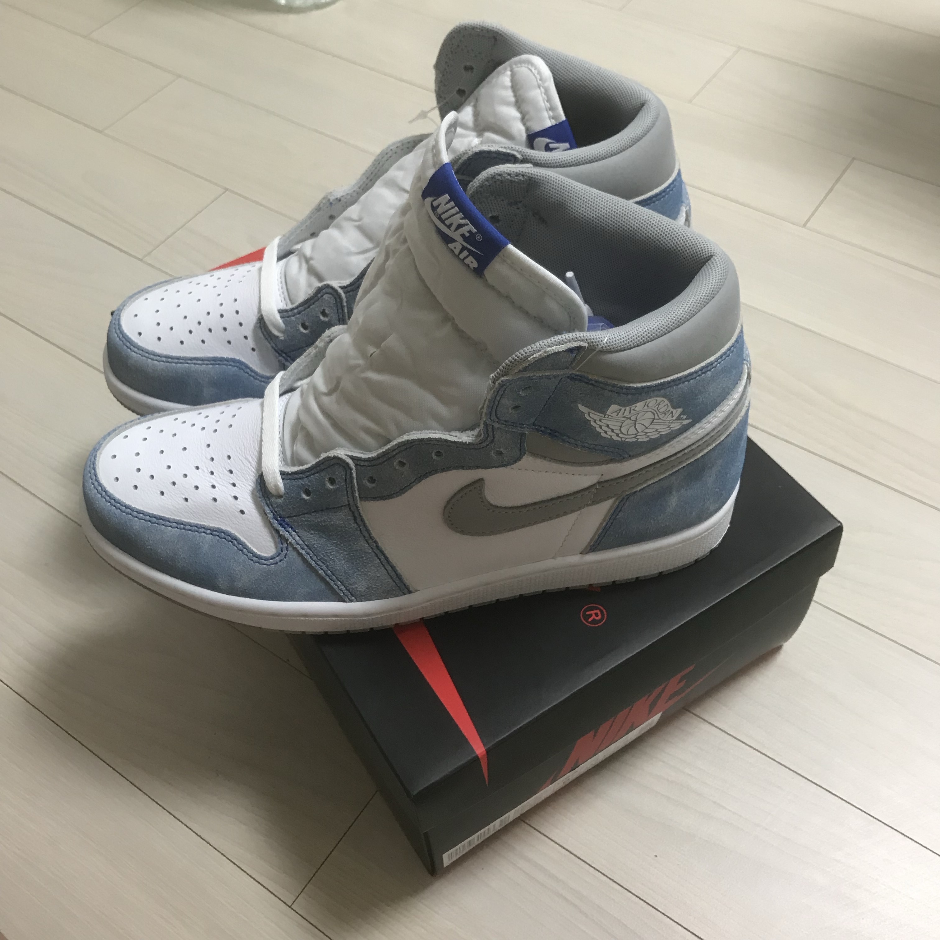 Jordan 1 Retro High OG Hyper Royal 착용 스타일