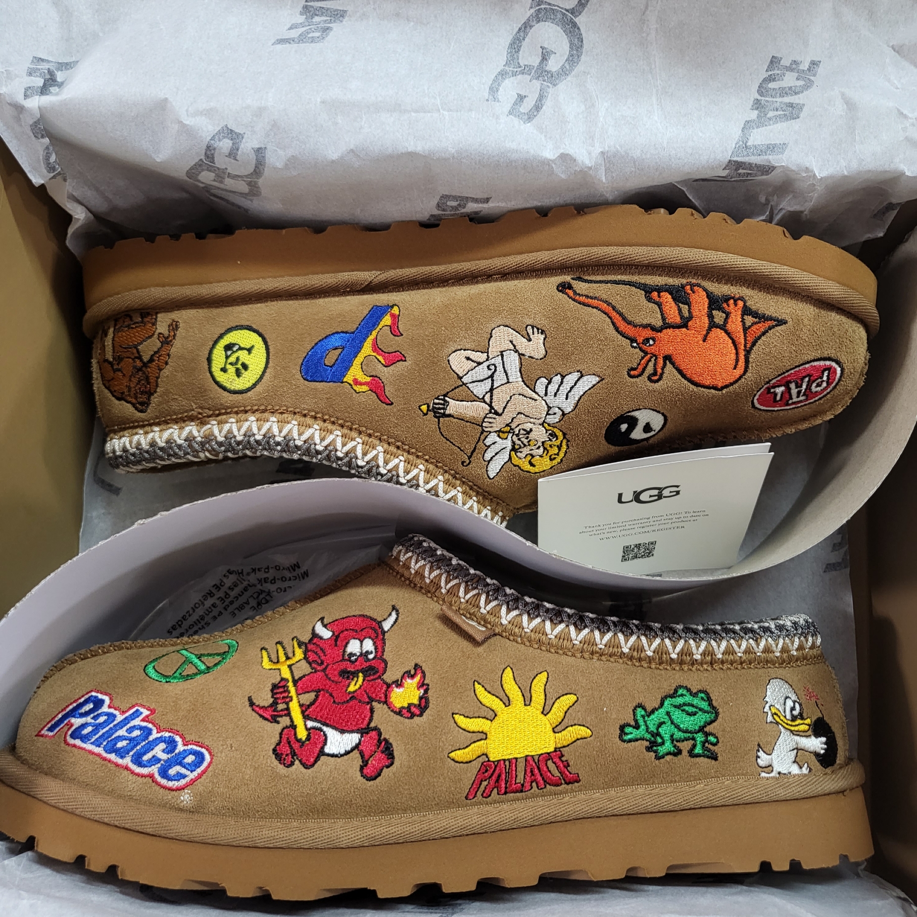 UGG x Palace Tasman Slipper Chestnut 착용 스타일