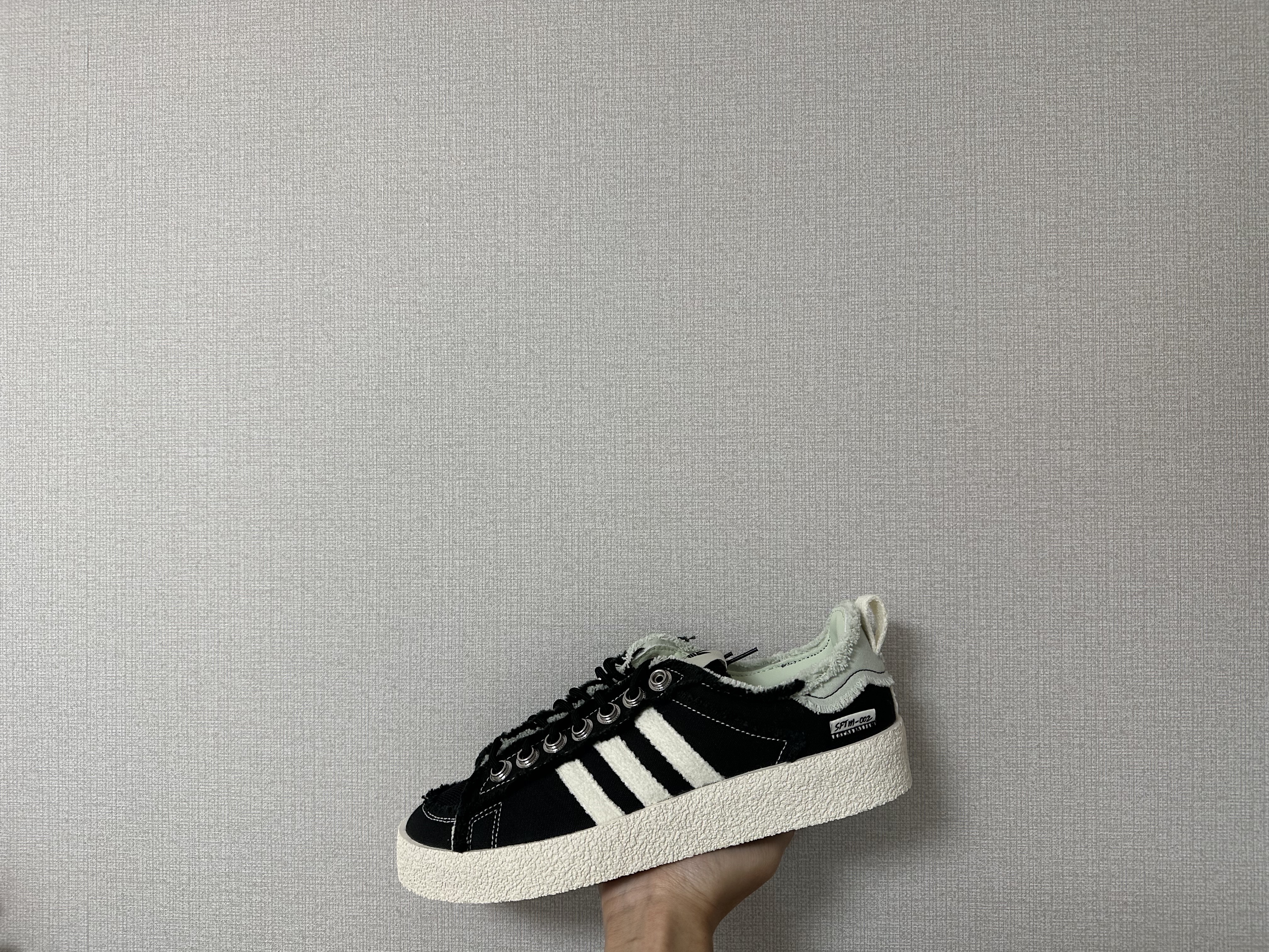 Adidas x Song for the Mute Campus 80s Core Black Cream White, Adidas x Song for the Mute Campus 80s Bliss Core Black 착용 스타일 - 3