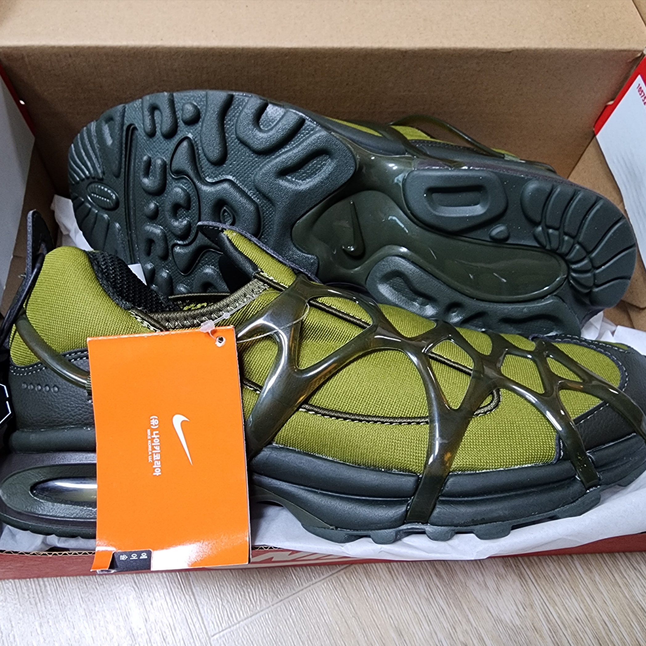 Nike Air Kukini Pilgrim Sequoia 착용 스타일 - 1