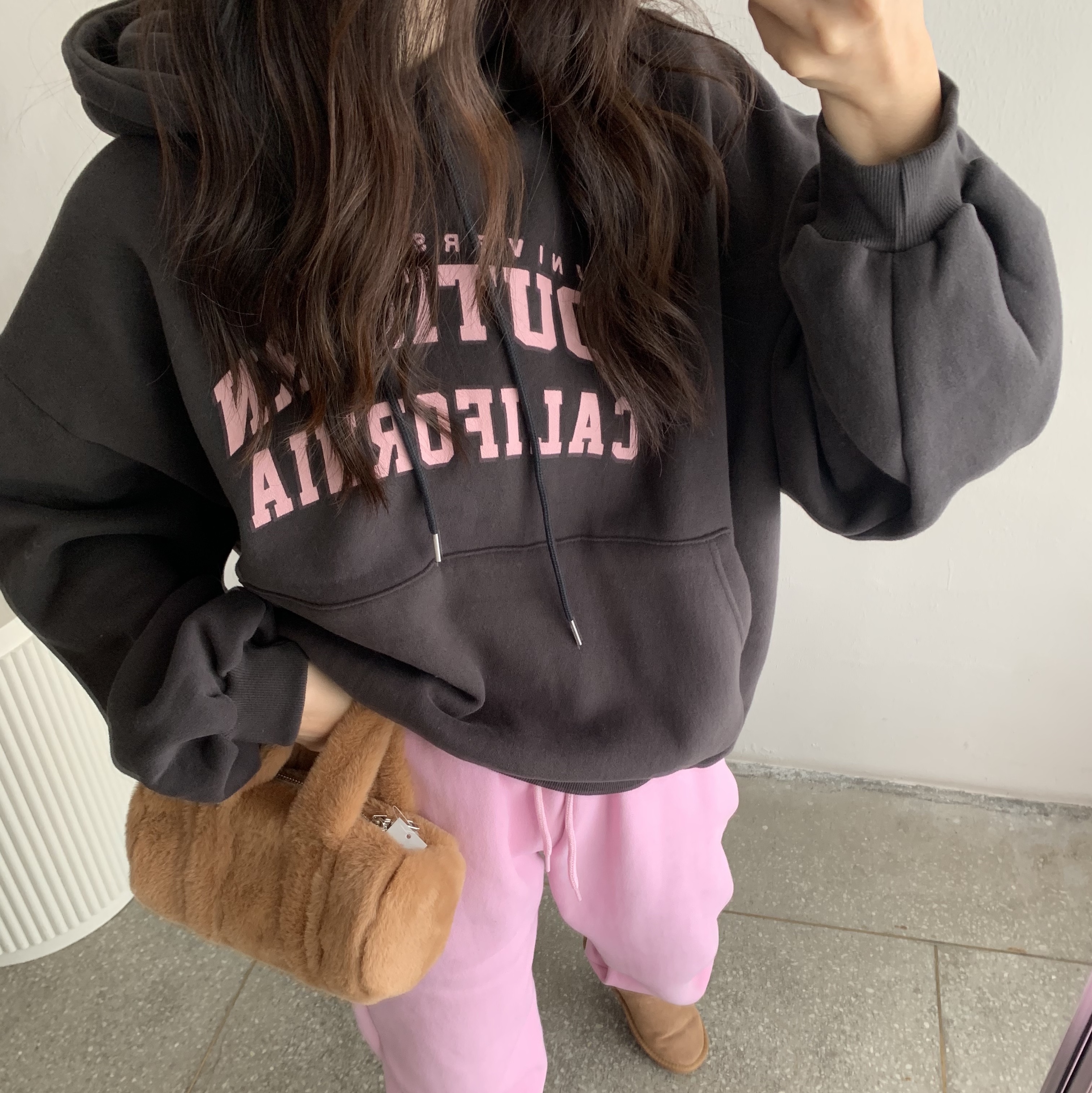 (W) UGG Classic Mini II Boots Chestnut 착용 스타일 - 3