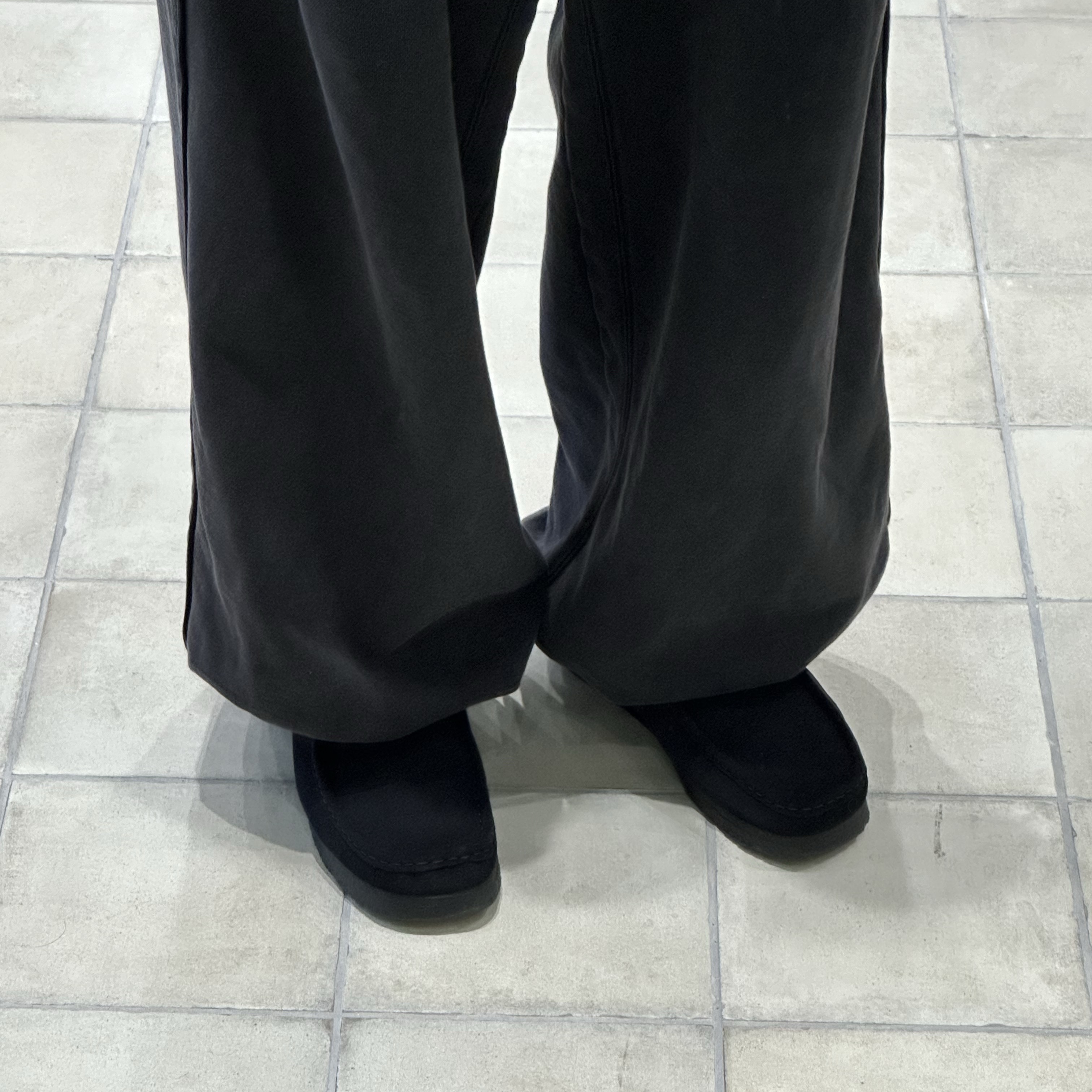 Clarks Wallabee Black Suede, Polyteru 1011 Fatigue Sweatpants 1.2v Bleached Black 착용 스타일