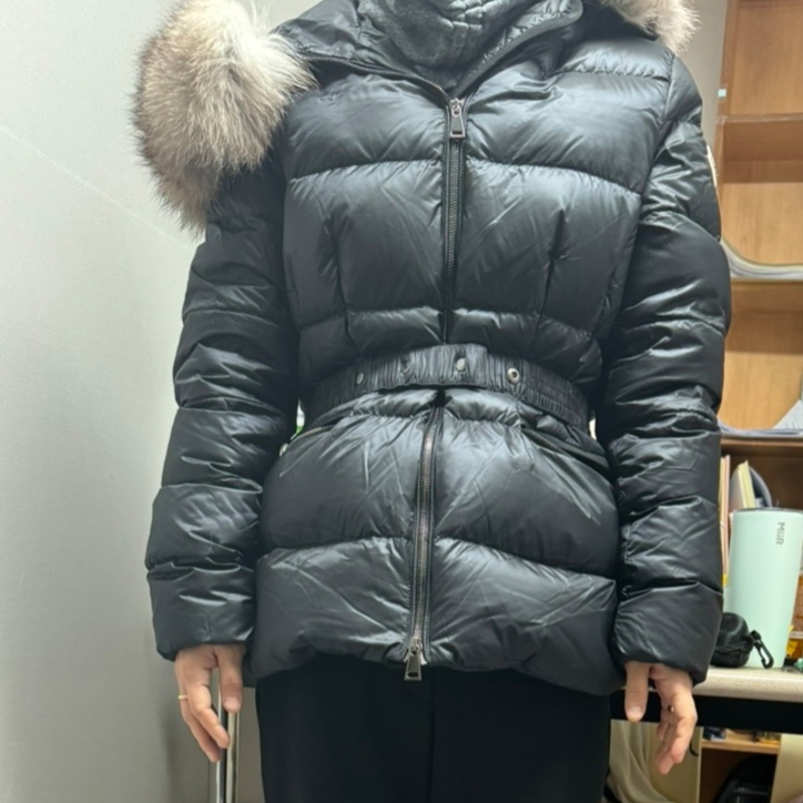 (W) 몽클레르 보에드 쇼트 다운 자켓 블랙 - 23FW 착용 스타일