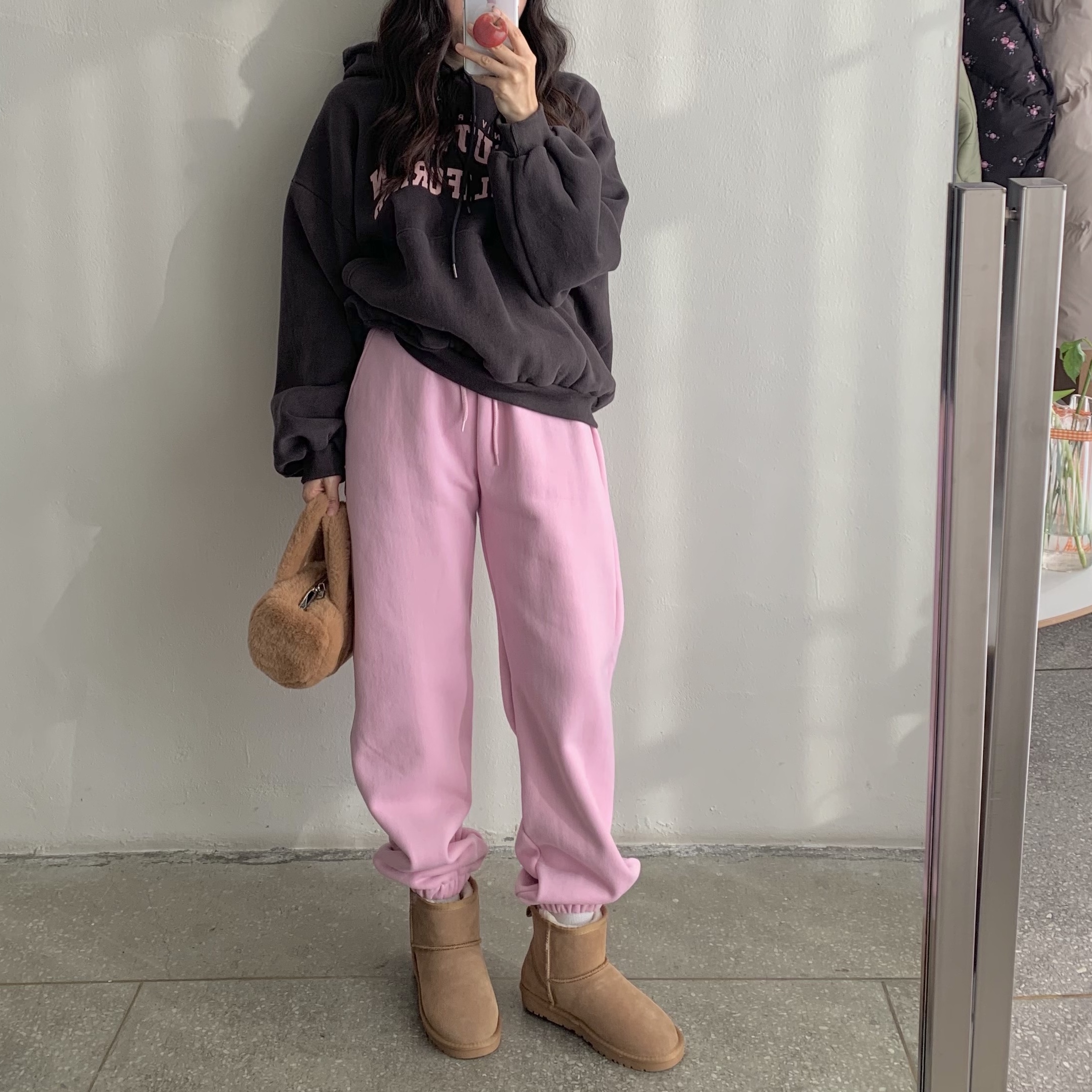 (W) UGG Classic Mini II Boots Chestnut 착용 스타일 - 2
