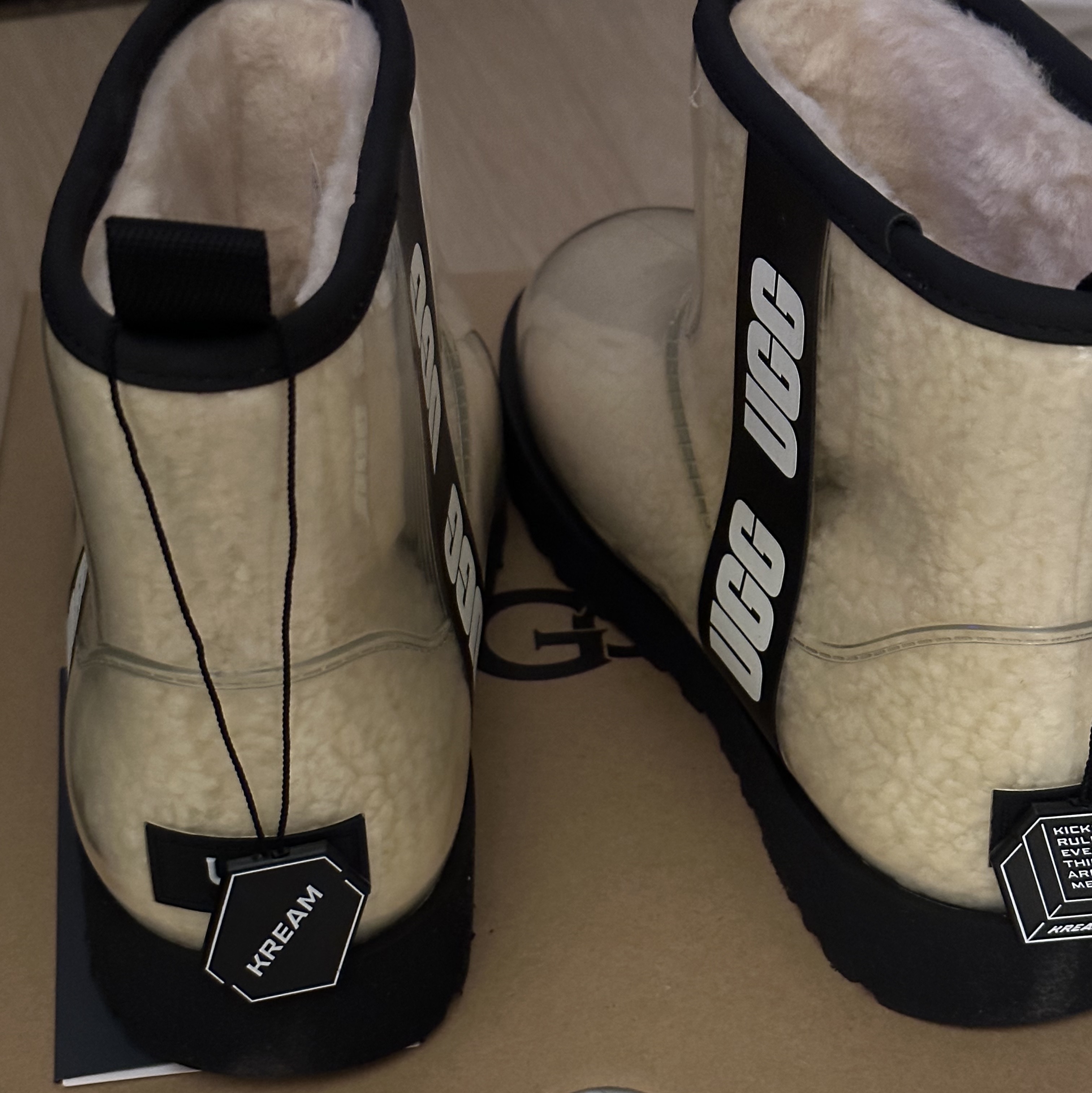(W) UGG Classic Clear Mini Boots Natural Black 착용 스타일