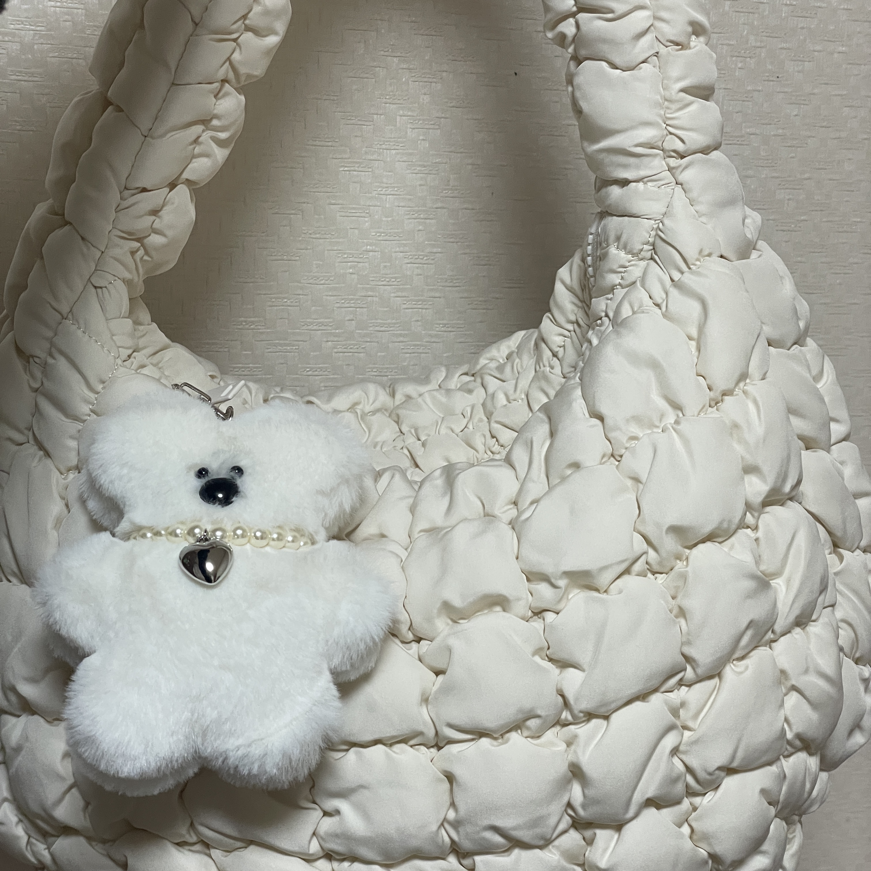 COS Quilted Mini Bag Cream 착용 스타일