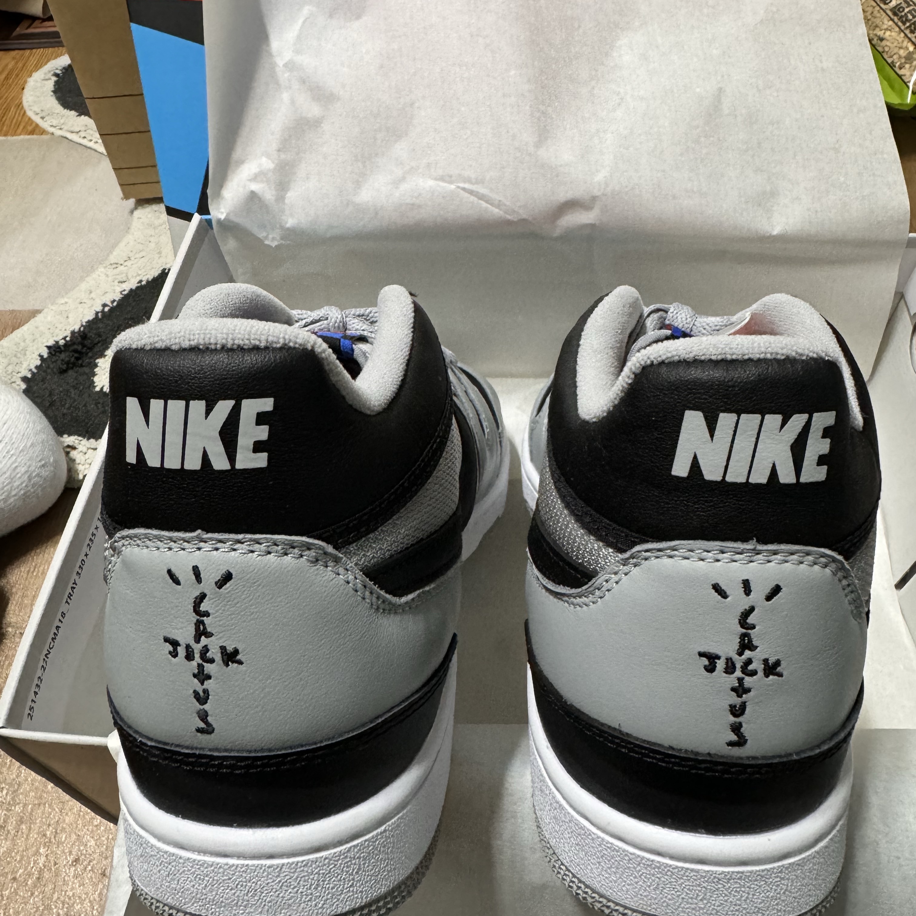 Nike x Travis Scott Mac Attack SP Light Smoke Grey 착용 스타일 - 3