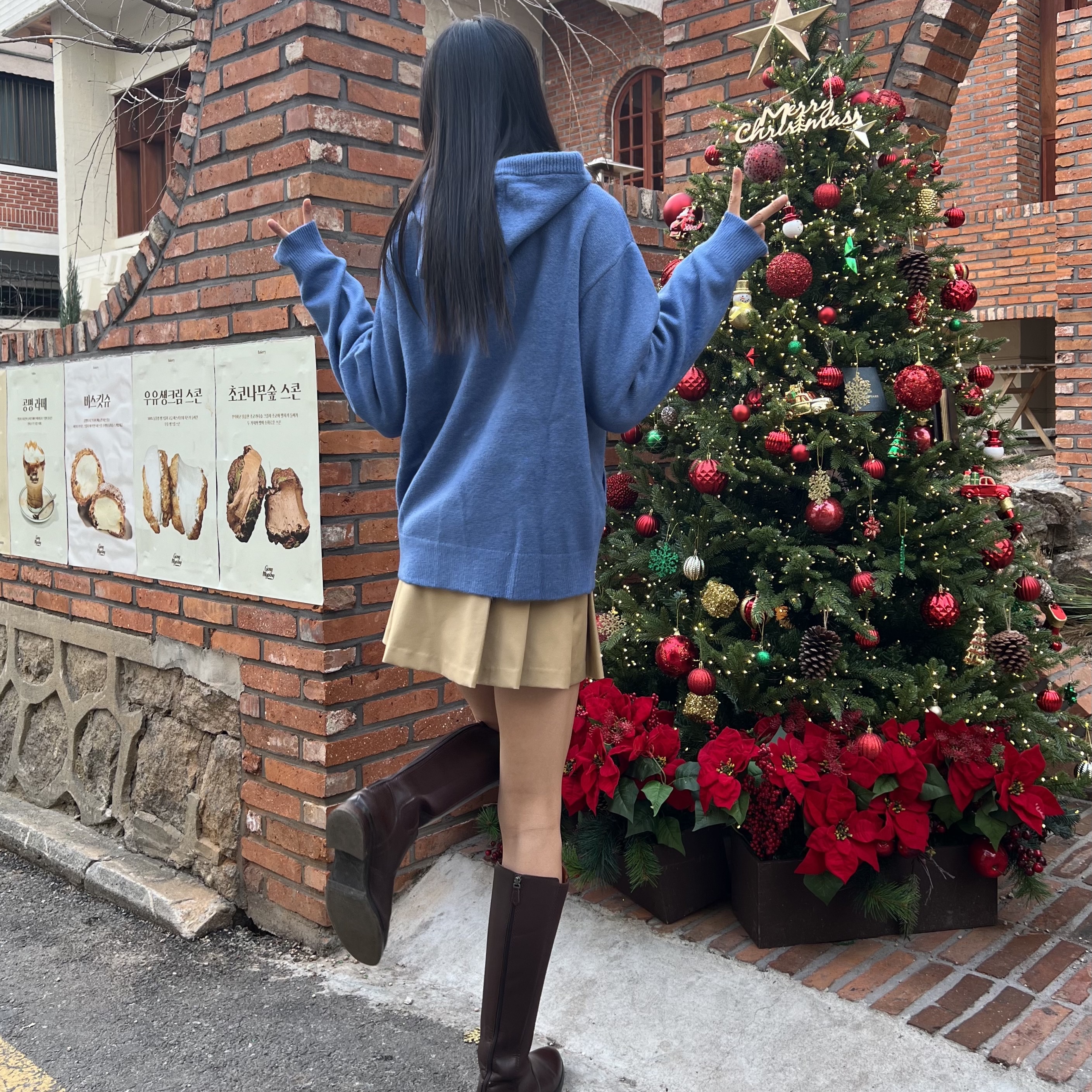 (W) Lacoste Golf Mid-Length Pleats Skirt Beige, Porta Women Suede Stitch Western Long Boots Brown 착용 스타일 - 3